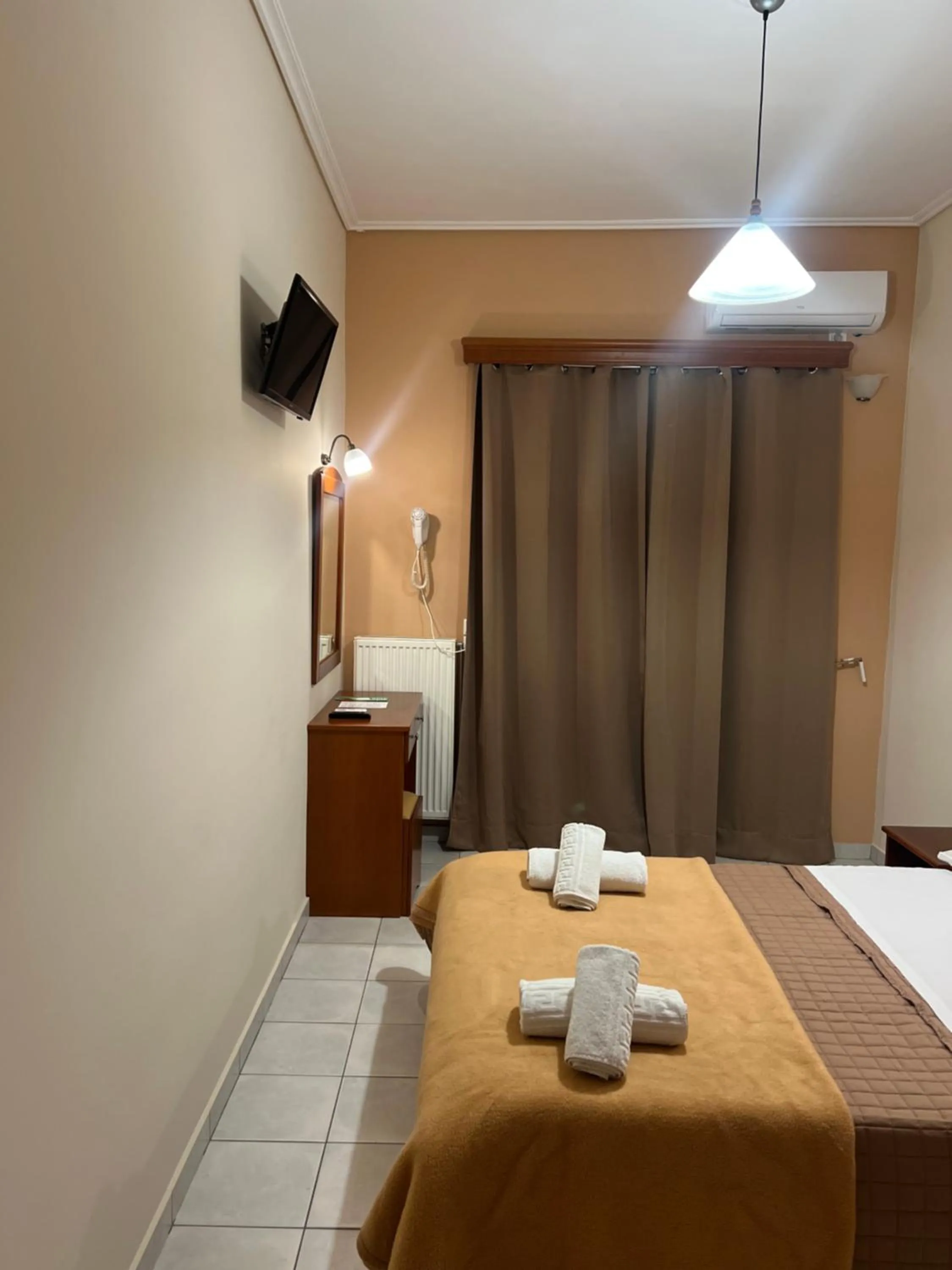 Bed in Hotel Nevada Kalamata