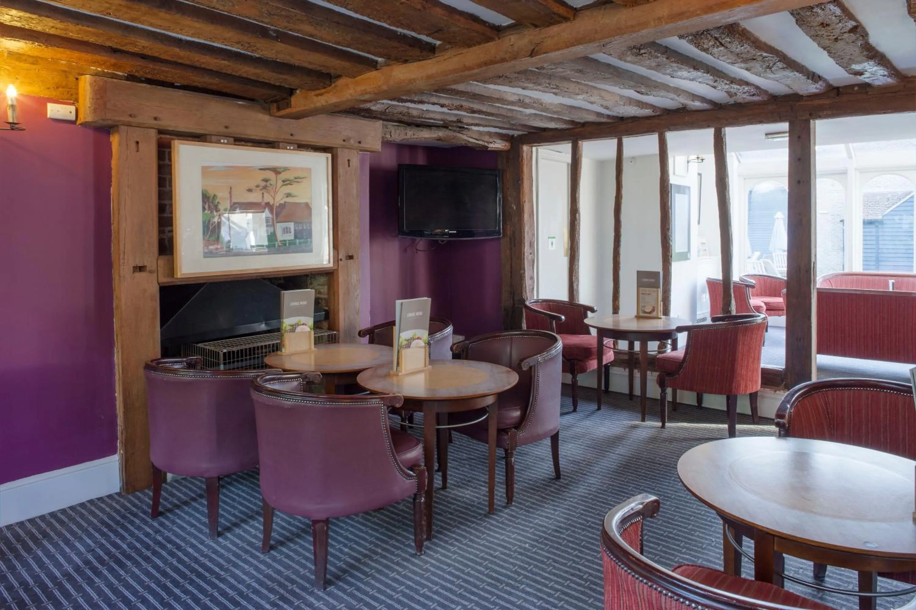 Lounge or bar in Holiday Inn Ashford Central by IHG