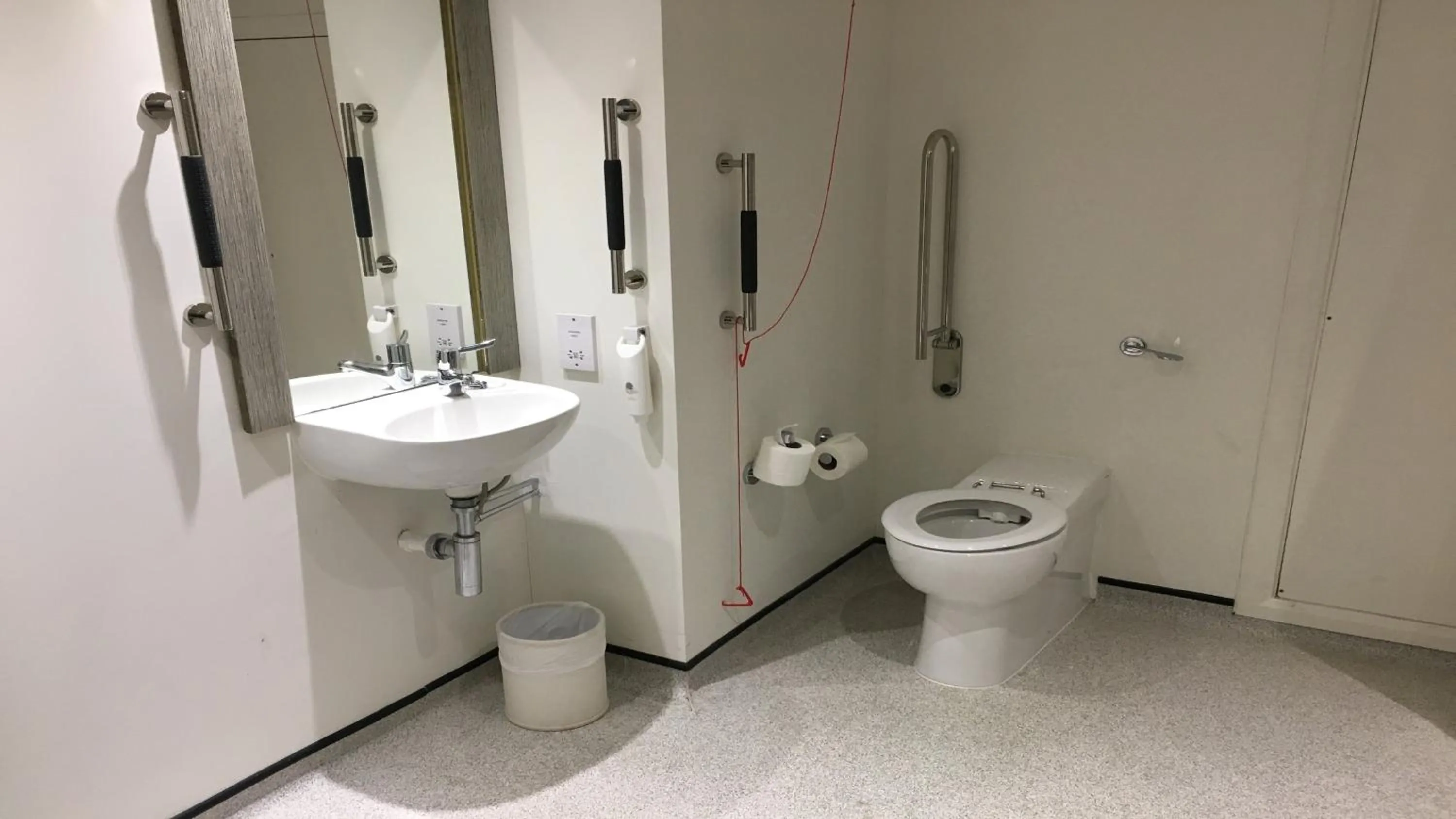 Photo of the whole room in Holiday Inn Ashford Central by IHG