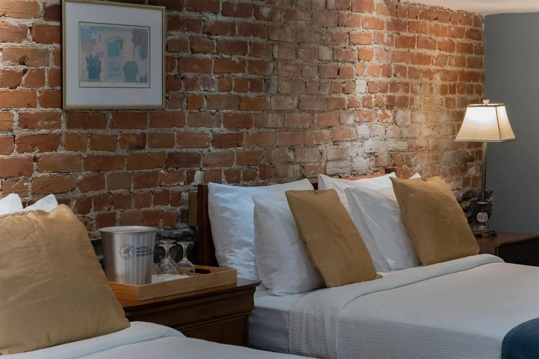 Bed in Manoir Sherbrooke