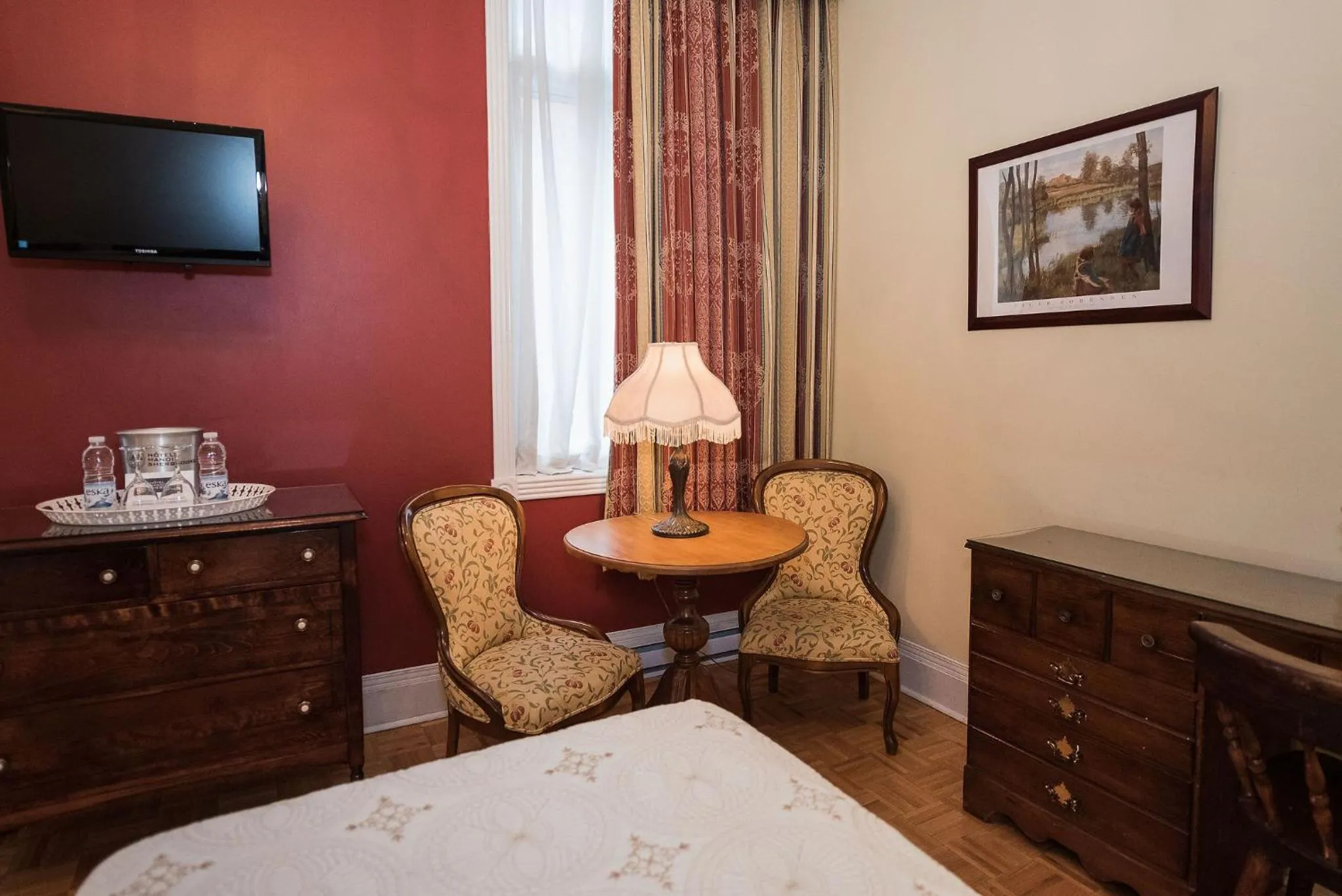 Bed in Manoir Sherbrooke