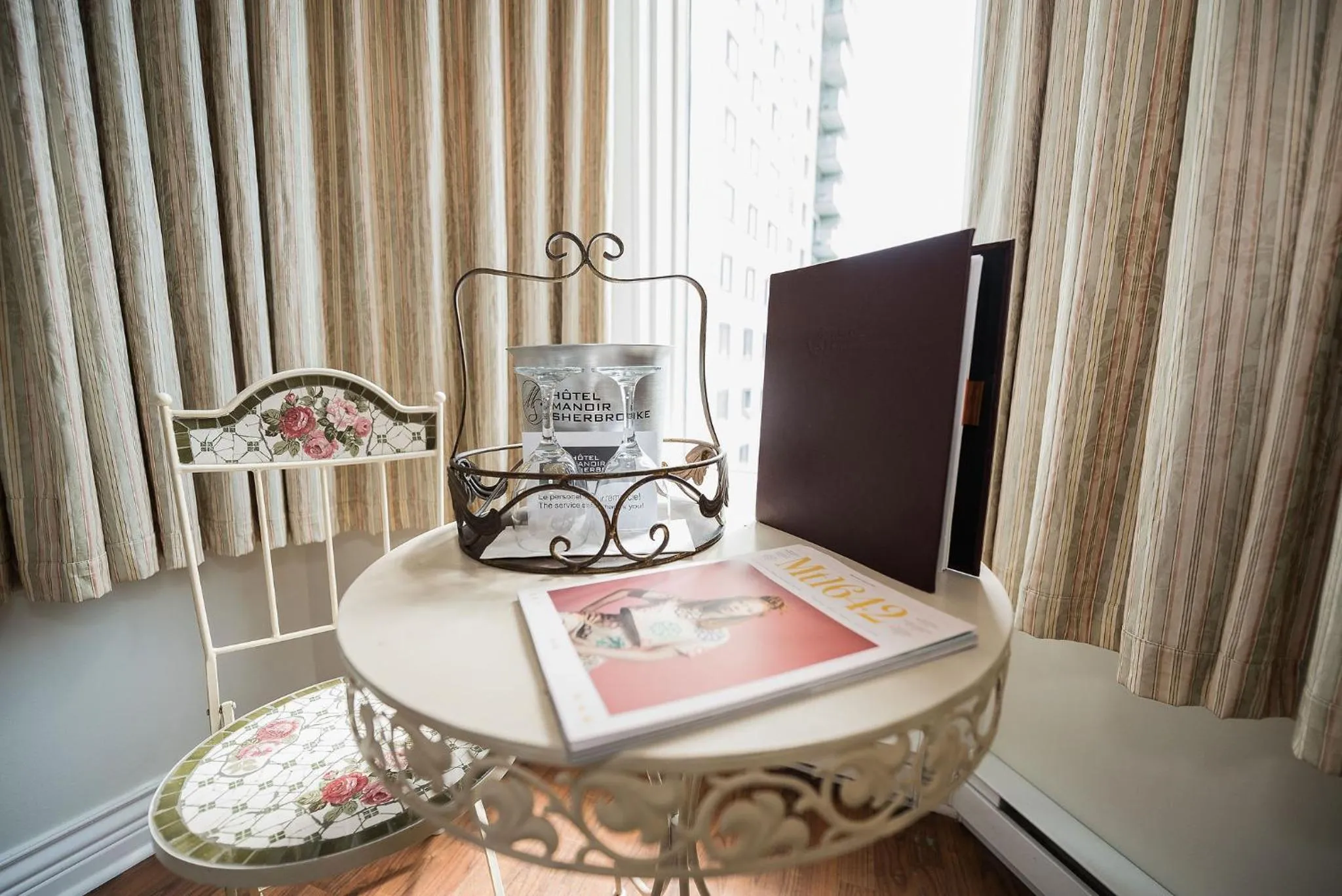 Seating area in Manoir Sherbrooke