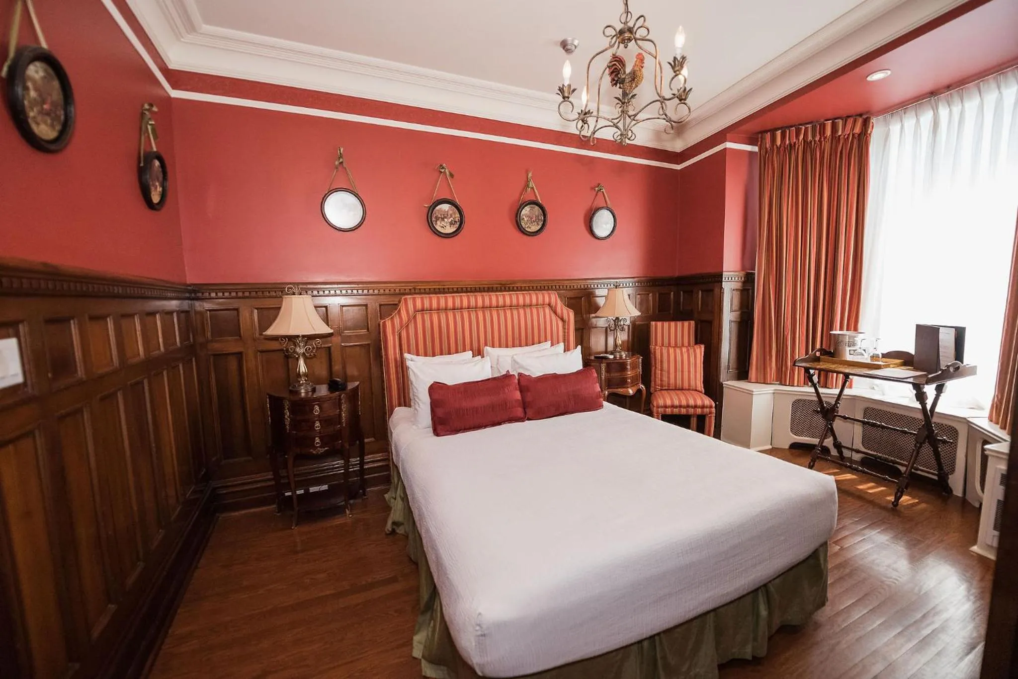 Photo of the whole room, Bed in Manoir Sherbrooke