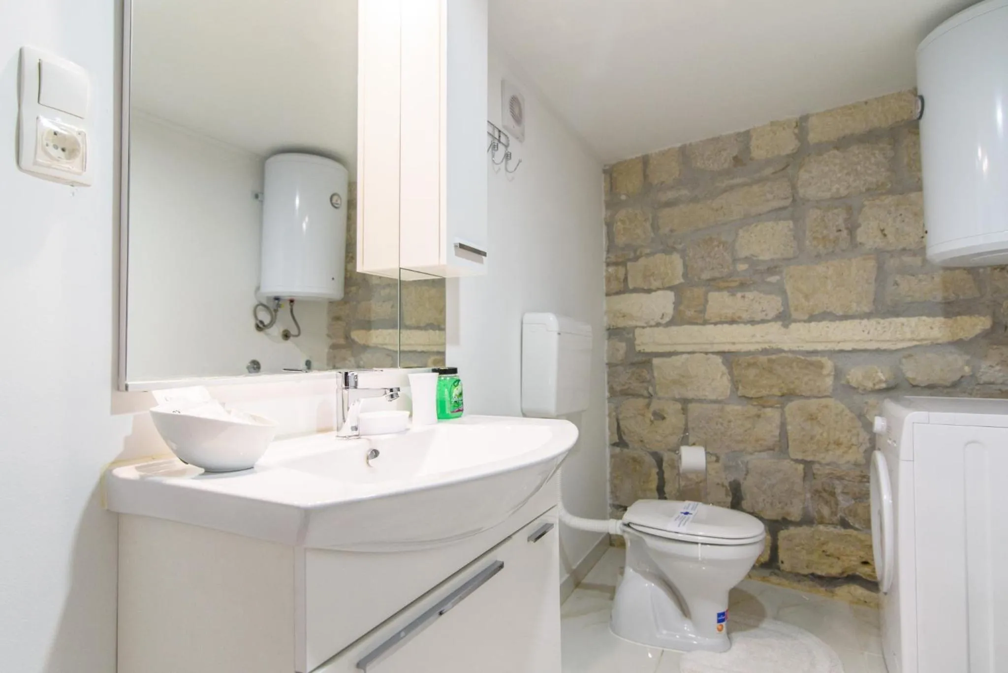 Toilet in Studio Apartman REA