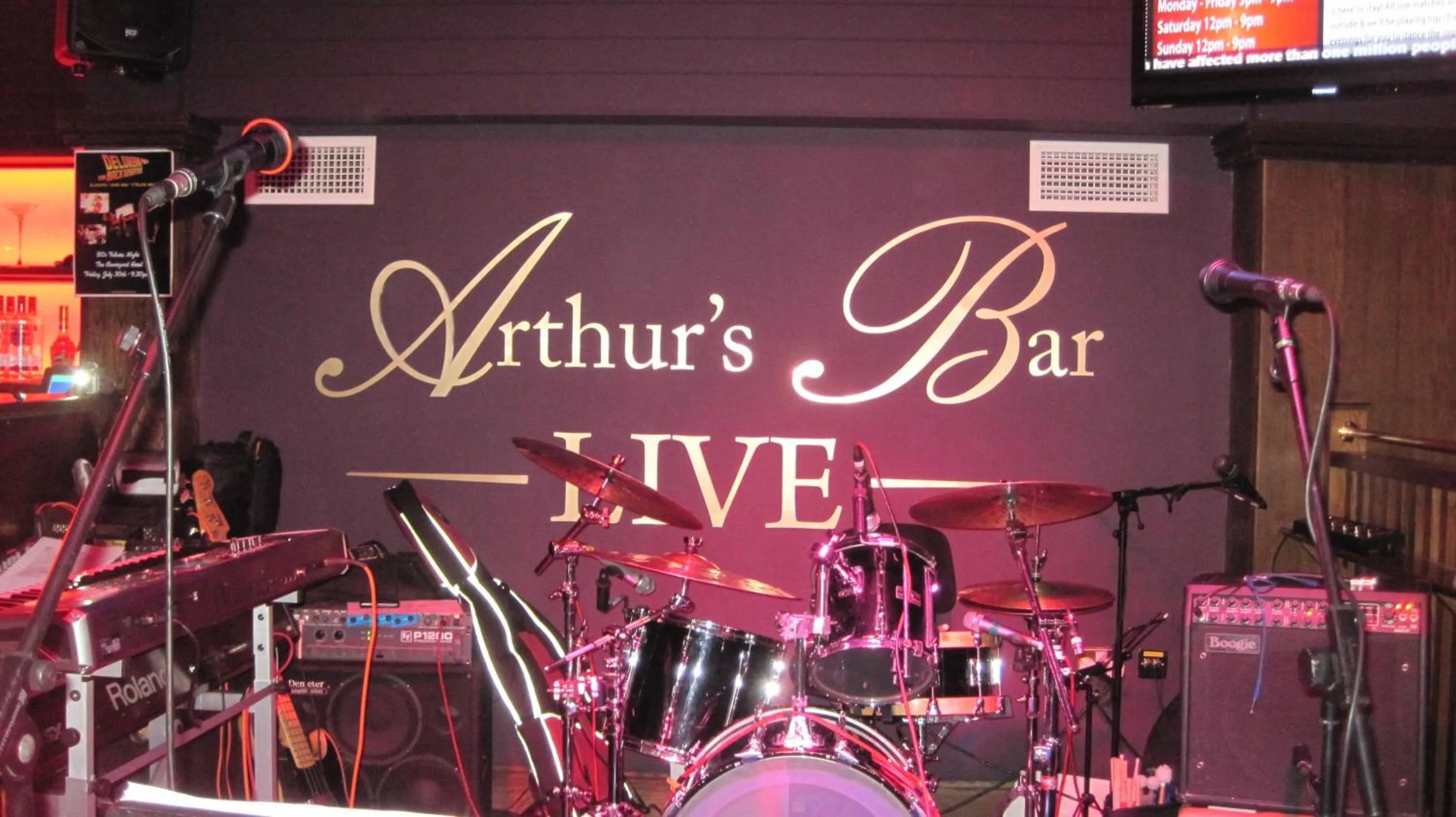 Nightclub / DJ in Court Yard Hotel