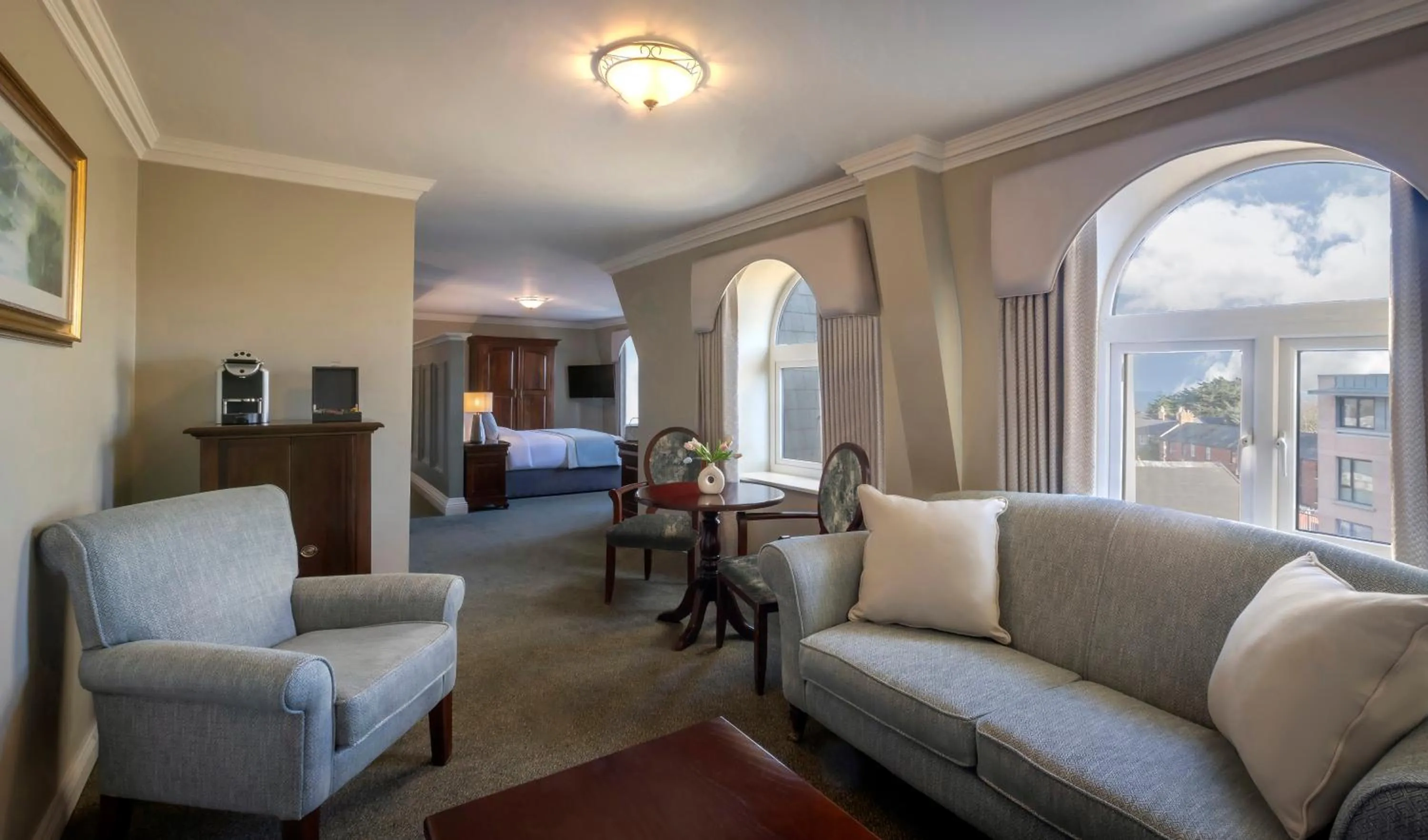 Seating area, Bed in Bracken Court Hotel