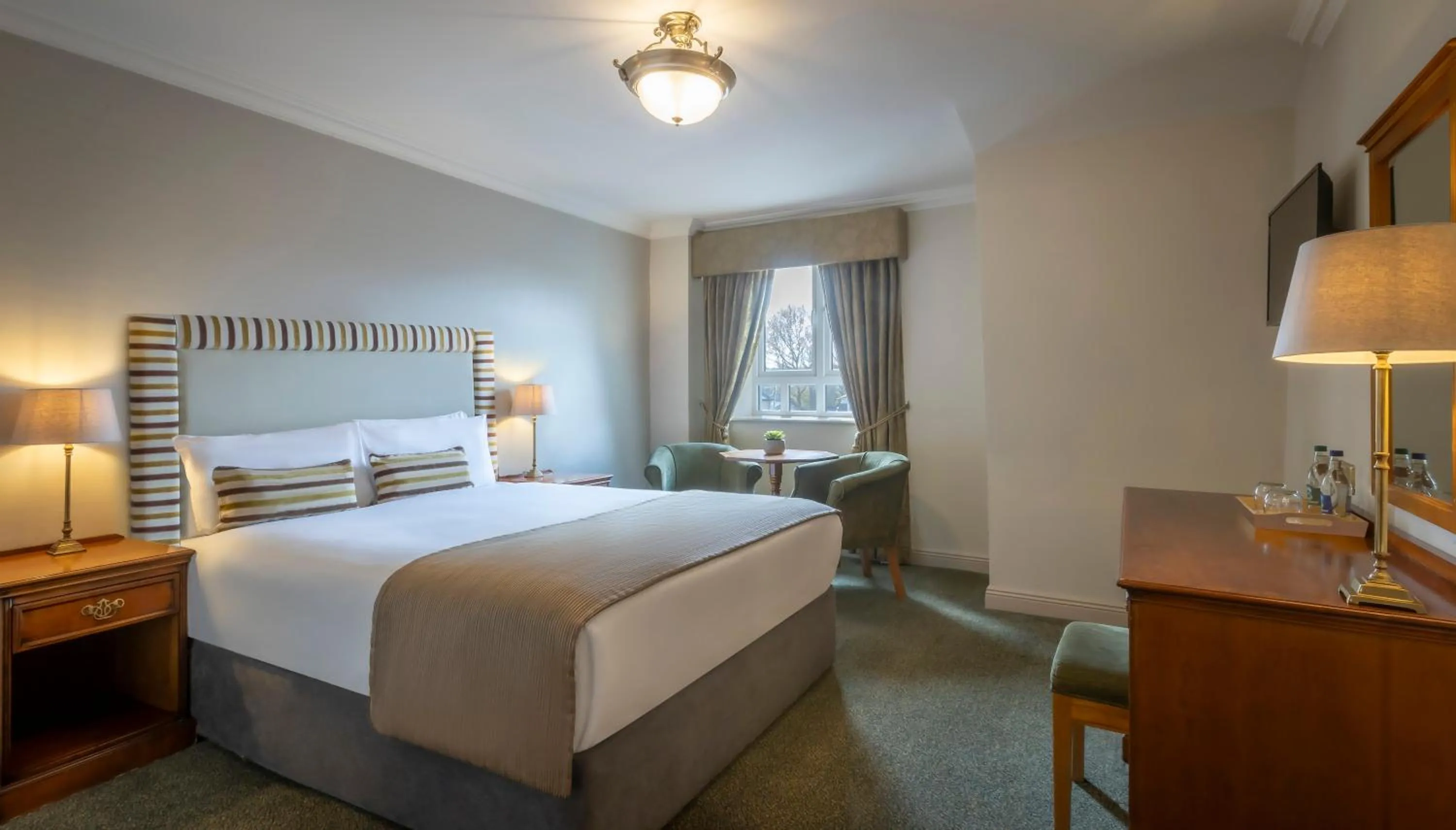 Bedroom, Bed in Bracken Court Hotel