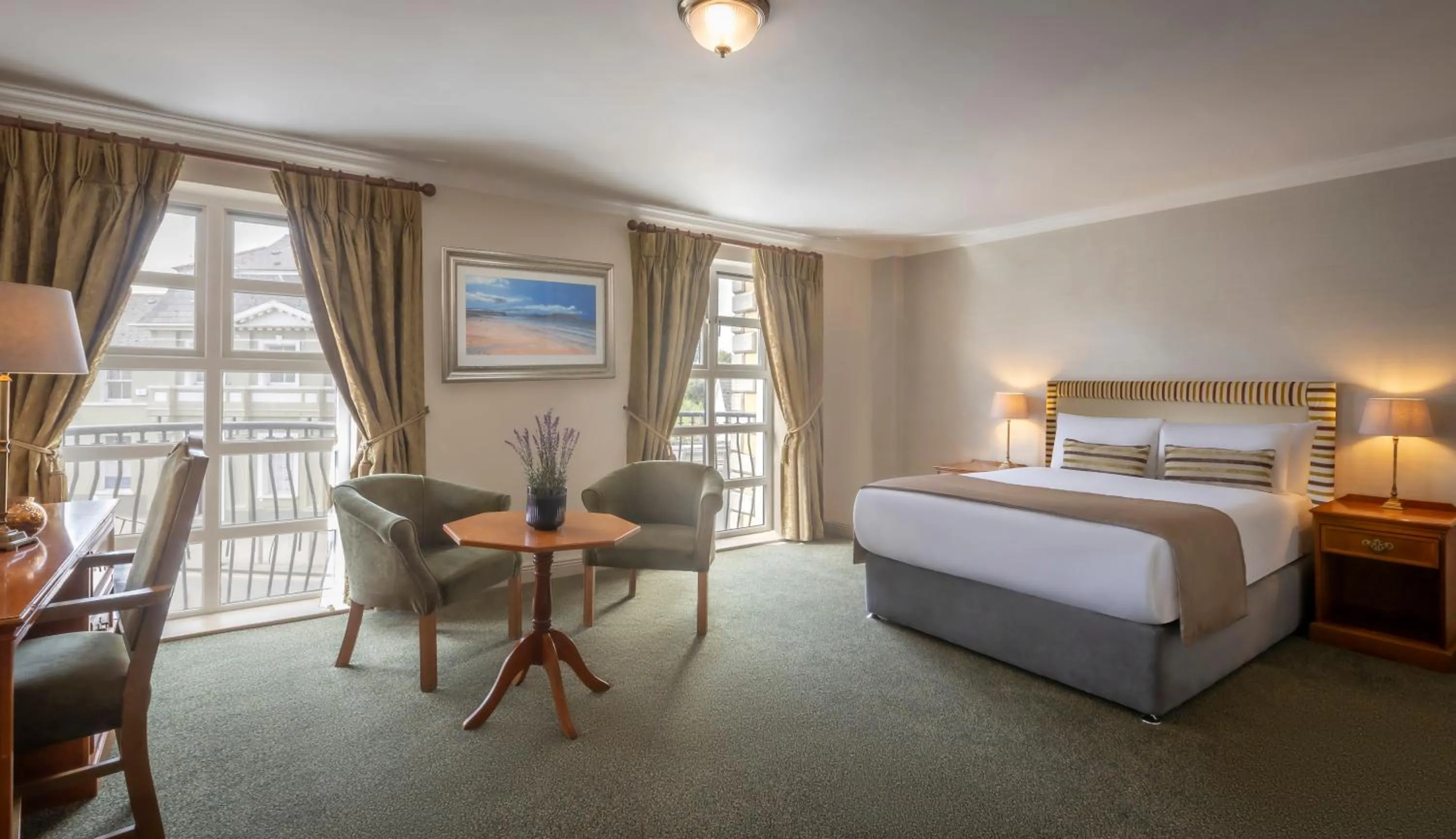 Photo of the whole room, Bed in Bracken Court Hotel