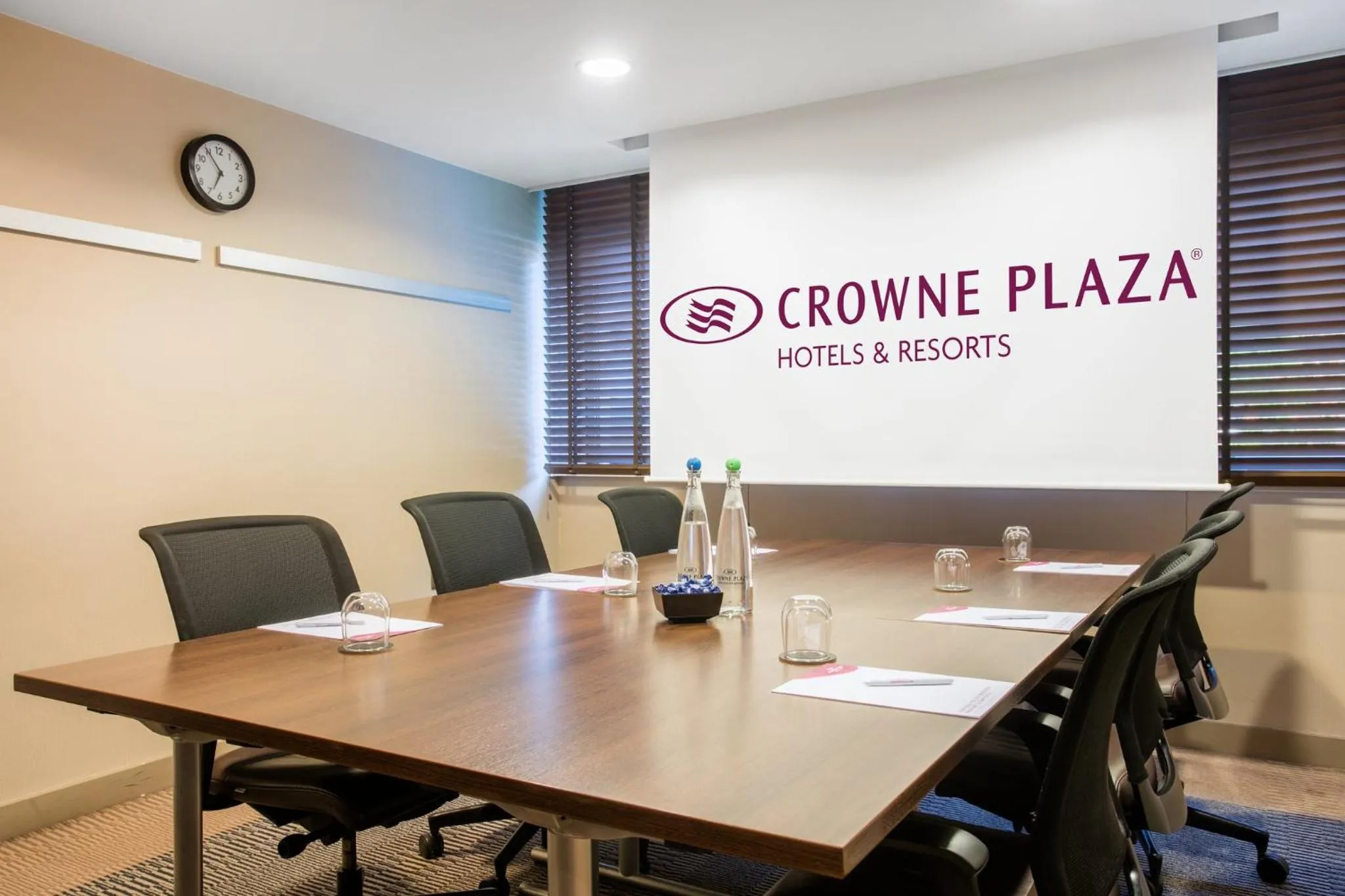 Meeting/conference room in Crowne Plaza Manchester Airport by IHG