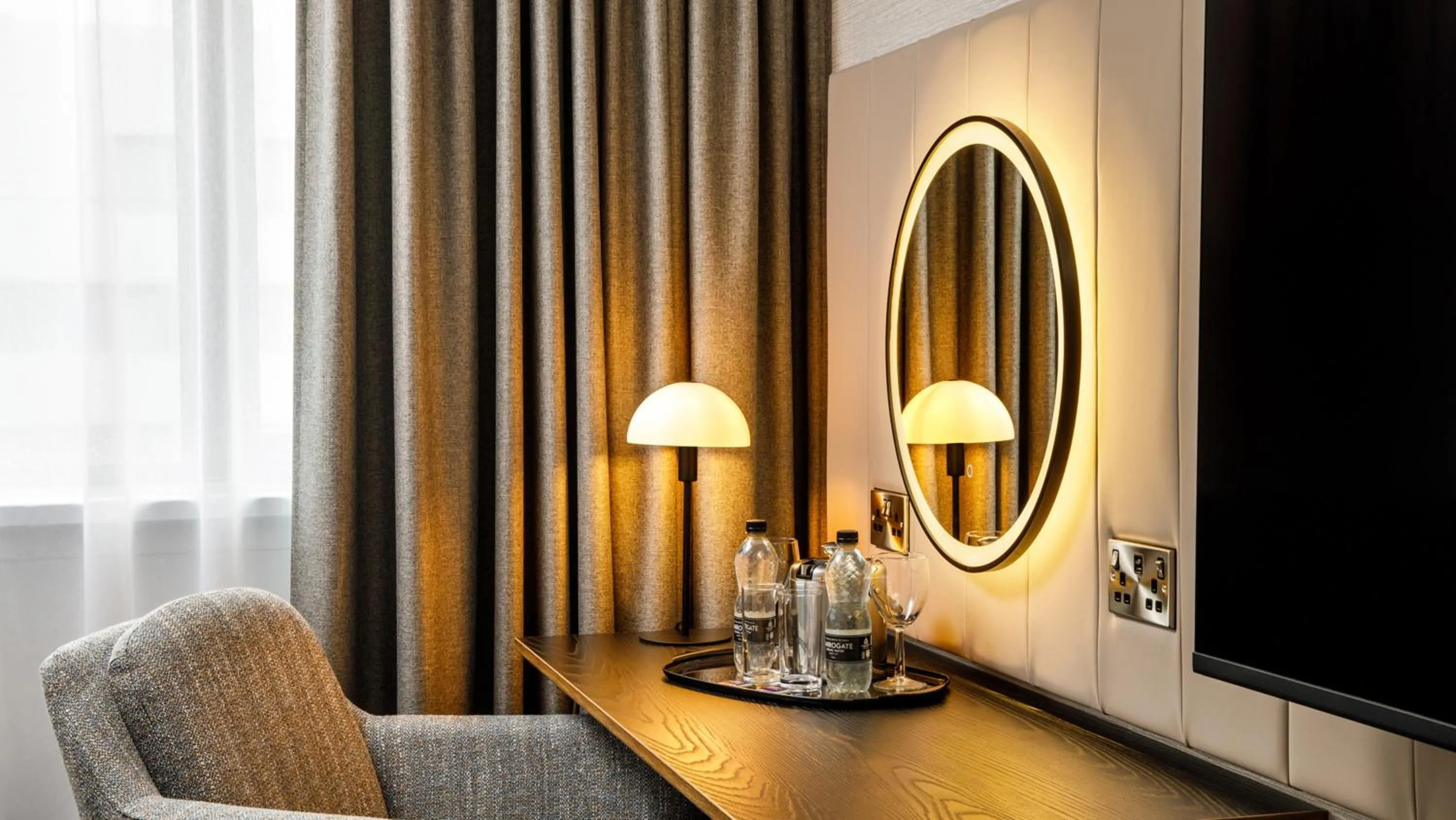 Photo of the whole room in Crowne Plaza Manchester Airport by IHG