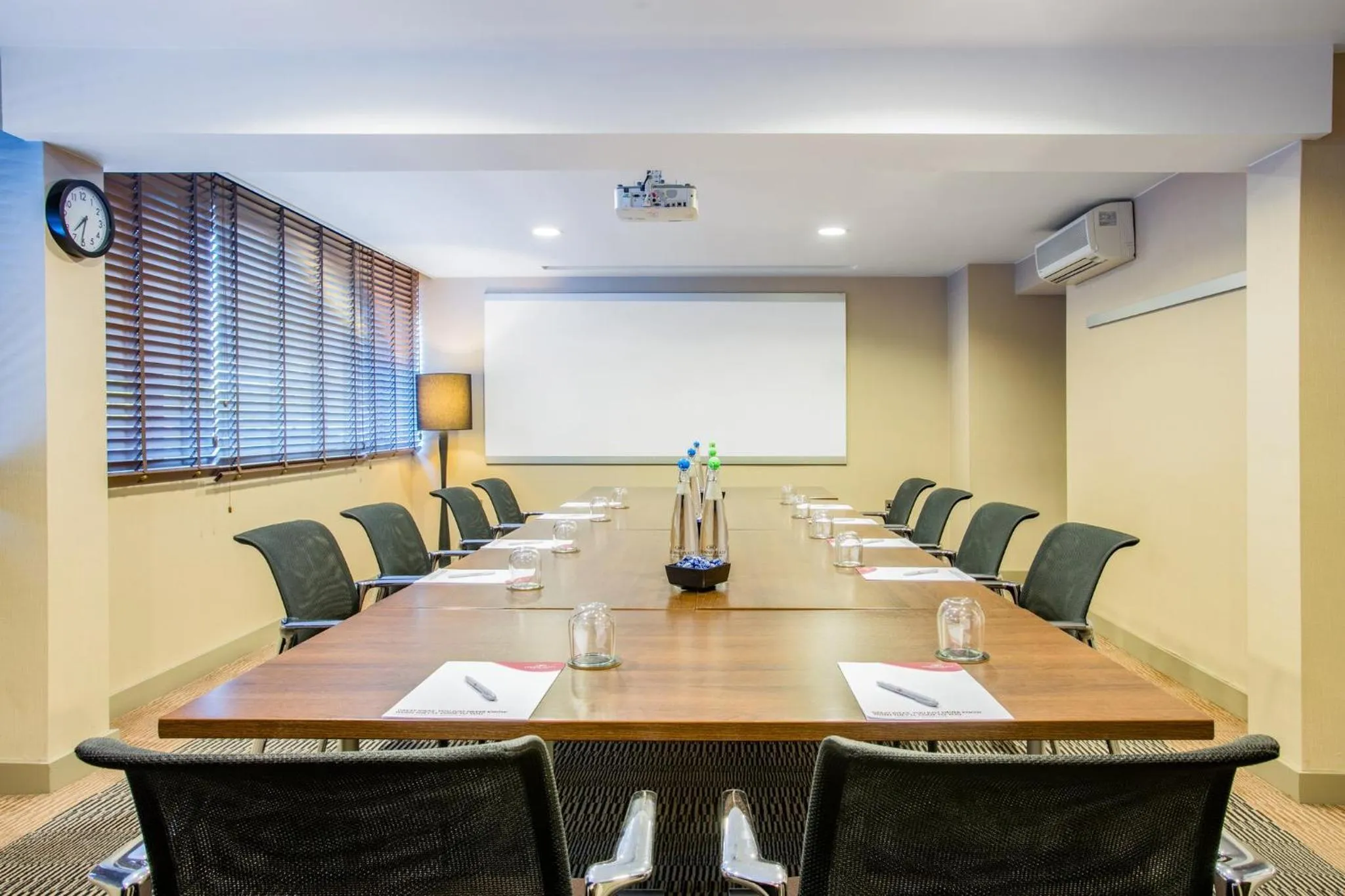 Meeting/conference room in Crowne Plaza Manchester Airport by IHG