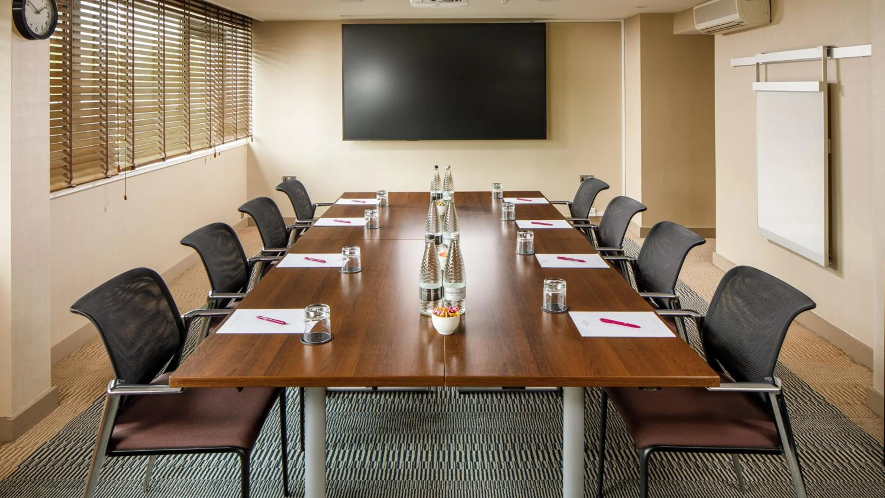 Meeting/conference room in Crowne Plaza Manchester Airport by IHG