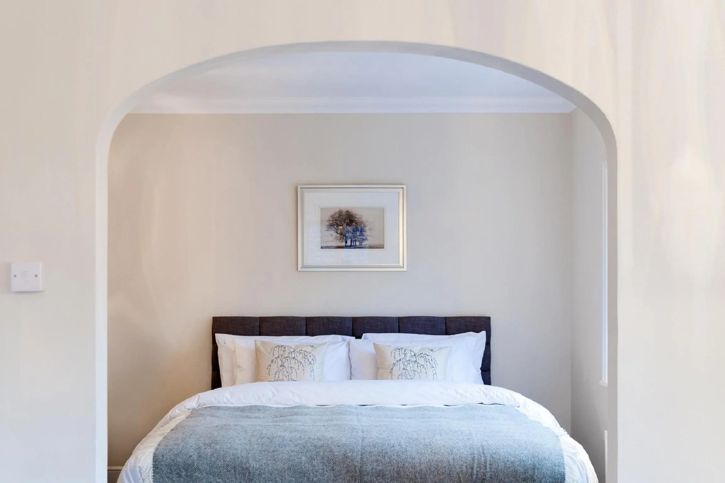 Bedroom, Bed in Hurtwood Hotel