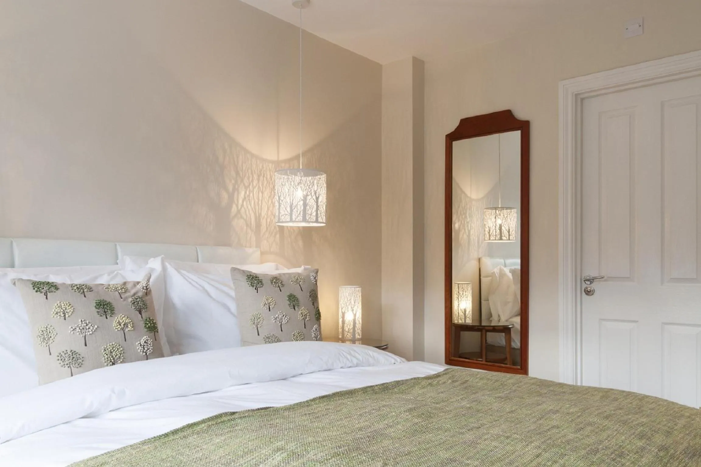 Bedroom, Bed in Hurtwood Hotel