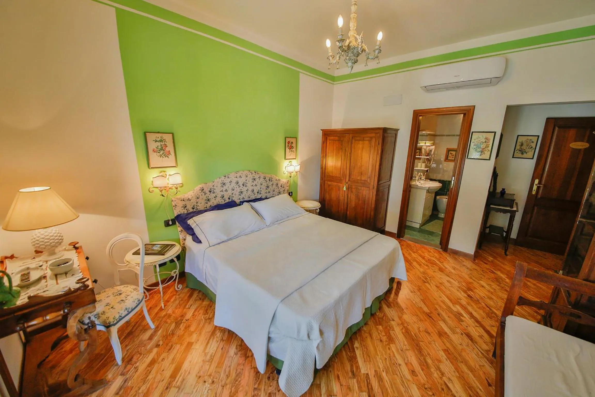 Photo of the whole room, Bed in Baronessa B&B Florence