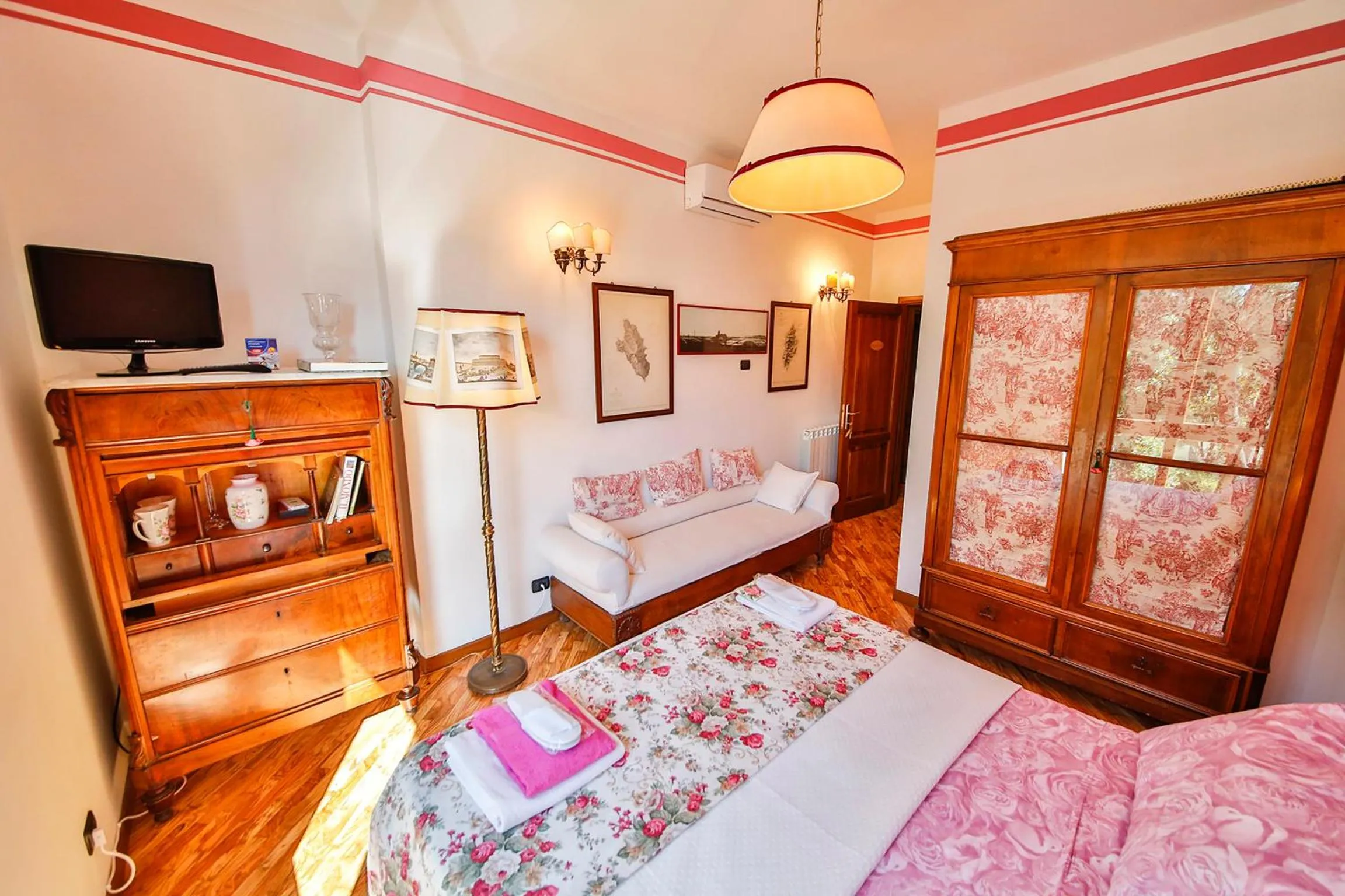 Photo of the whole room, Bed in Baronessa B&B Florence