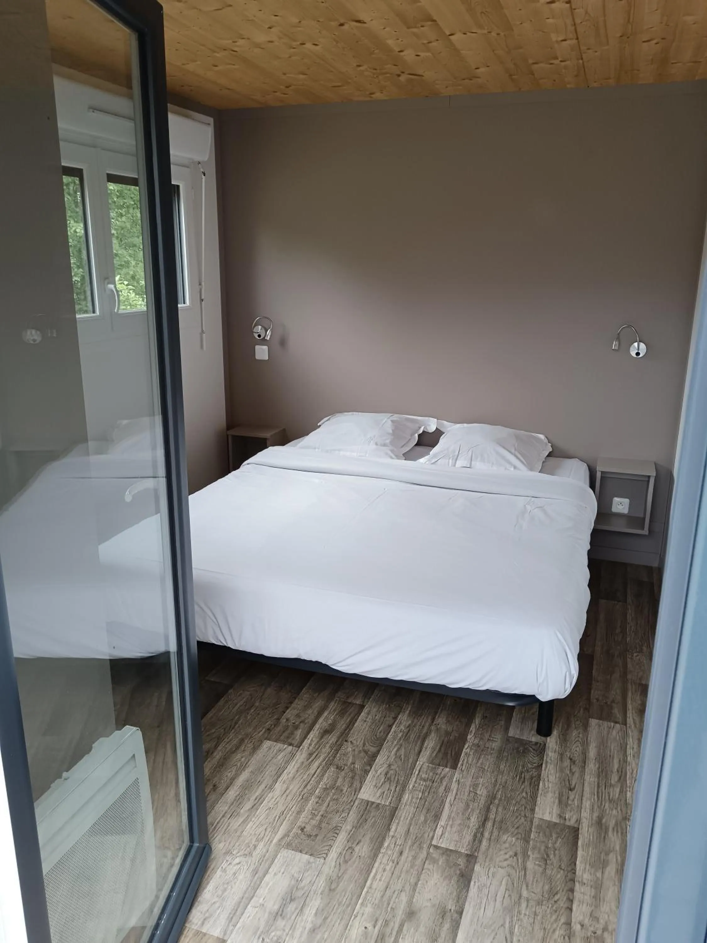 Bedroom, Bed in Terres de France - Le Domaine du Moulin Neuf