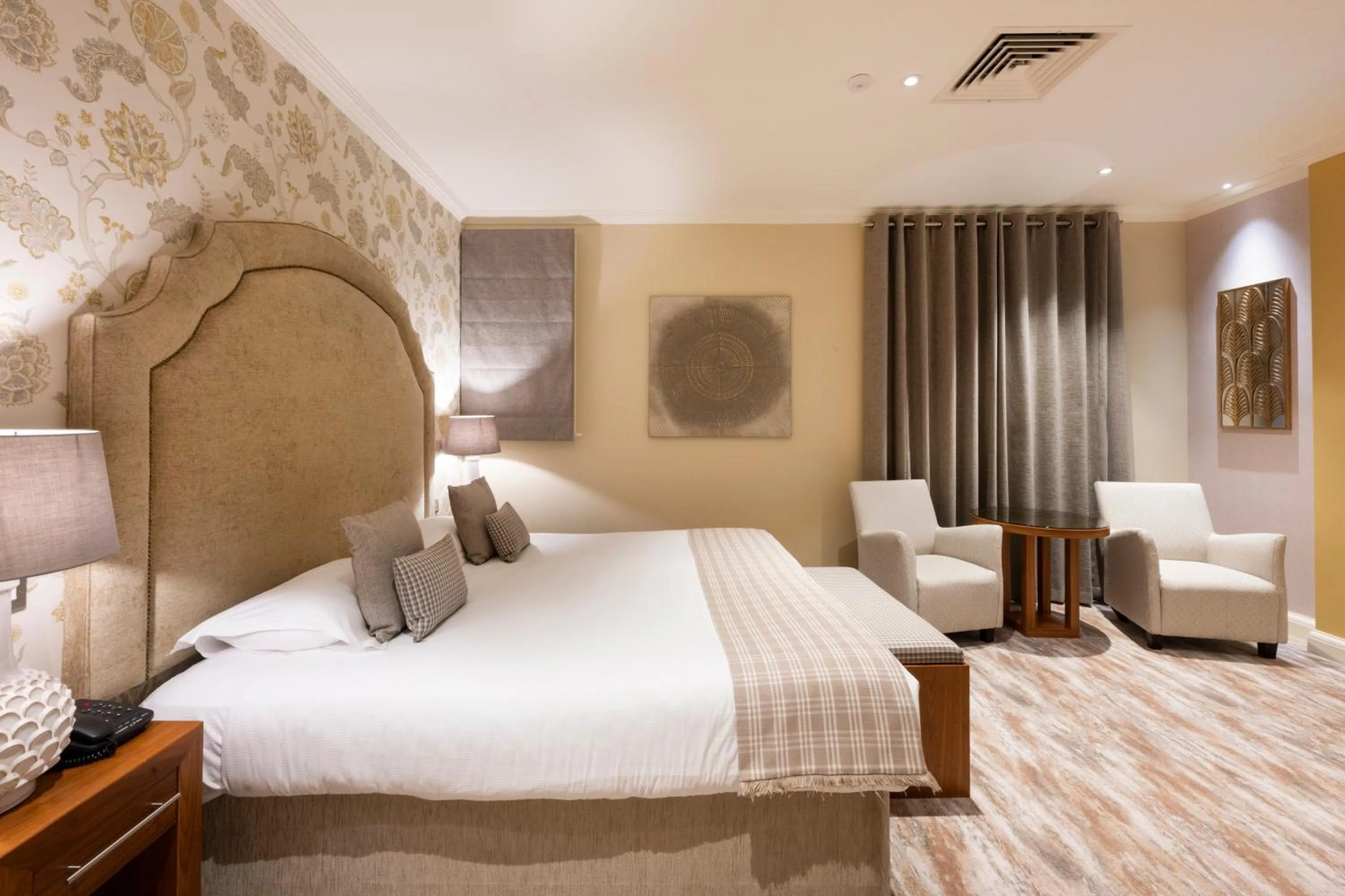 Bedroom, Bed in Park Farm Hotel