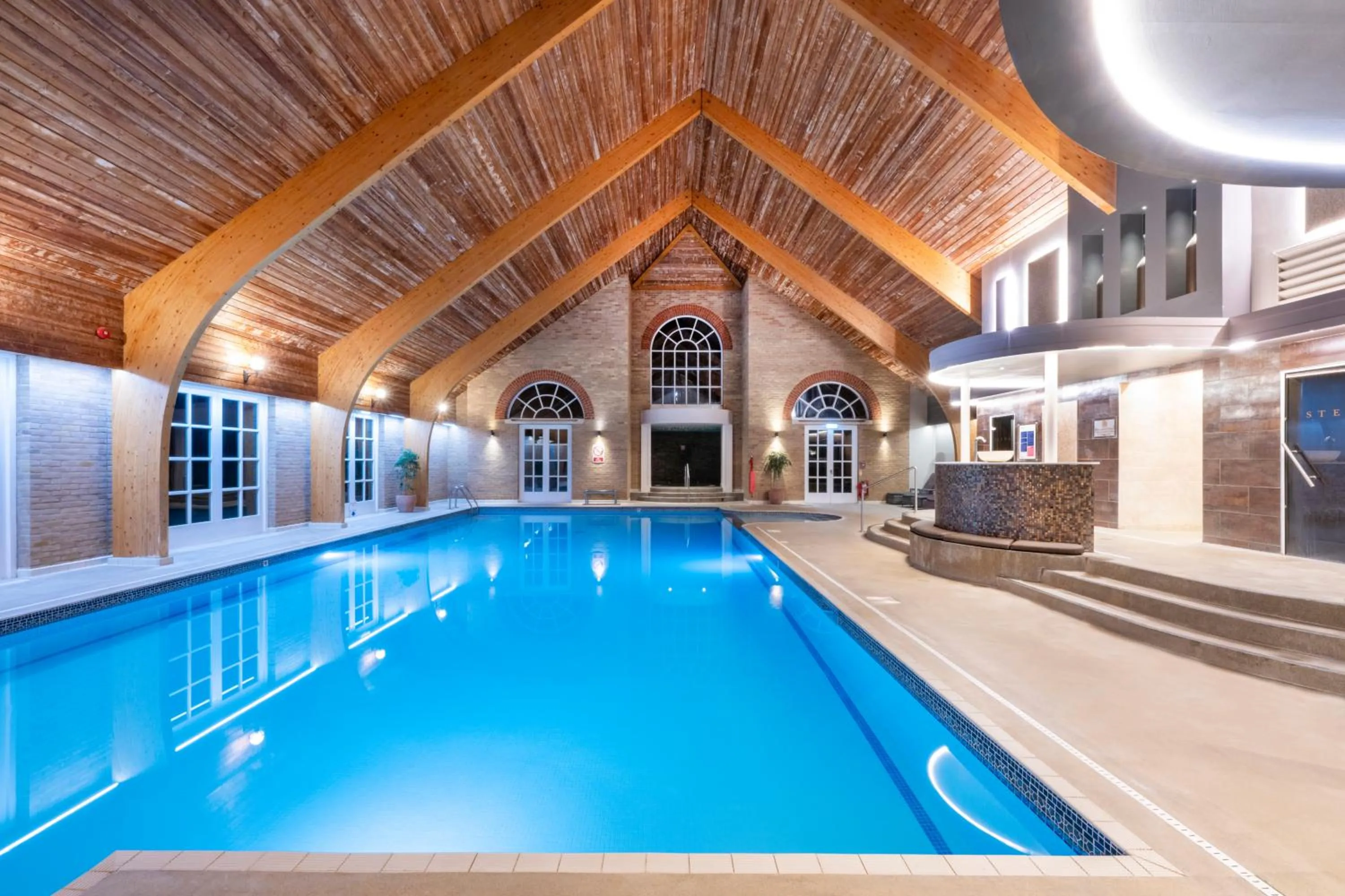 Swimming pool in Park Farm Hotel