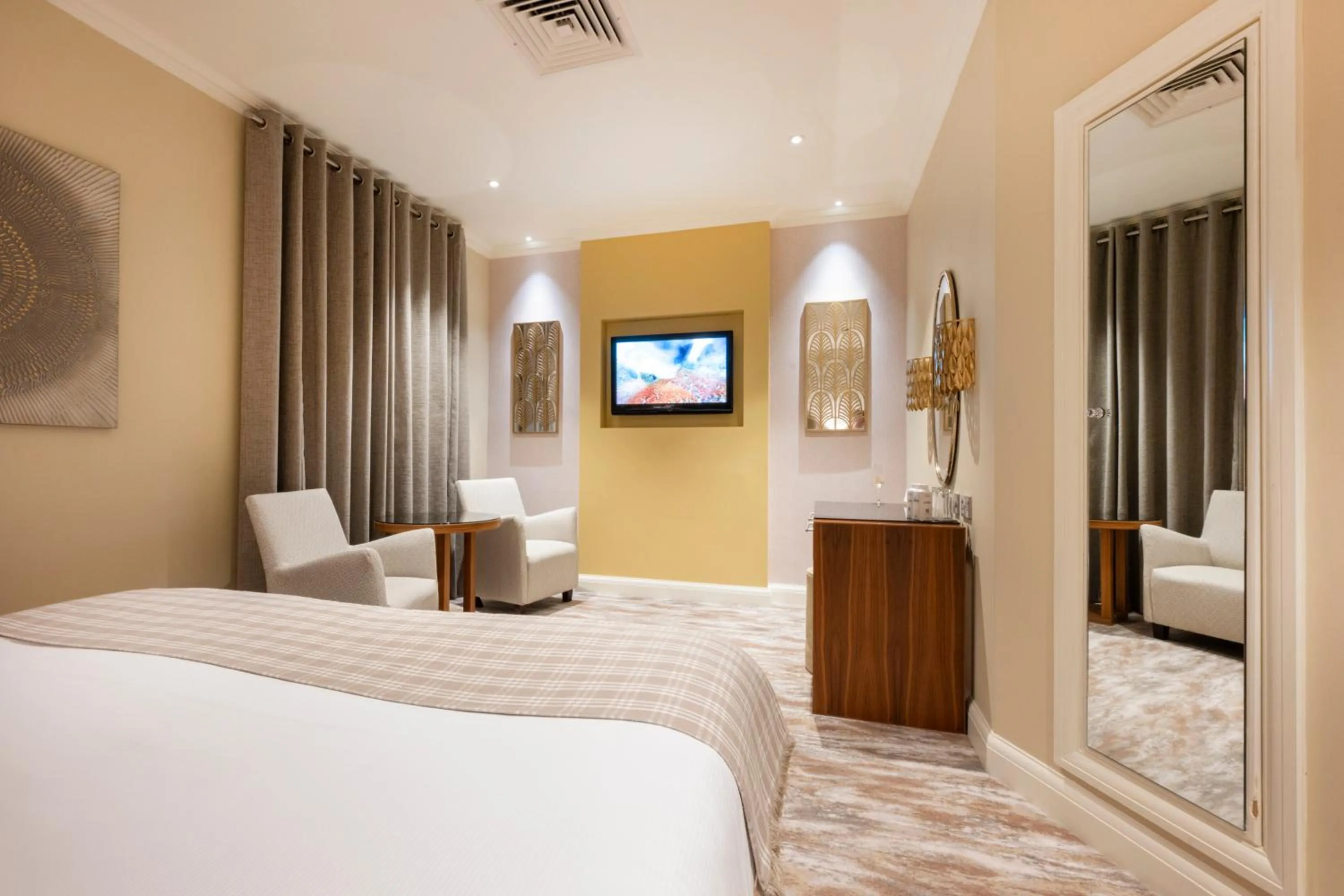 Bedroom, Bed in Park Farm Hotel