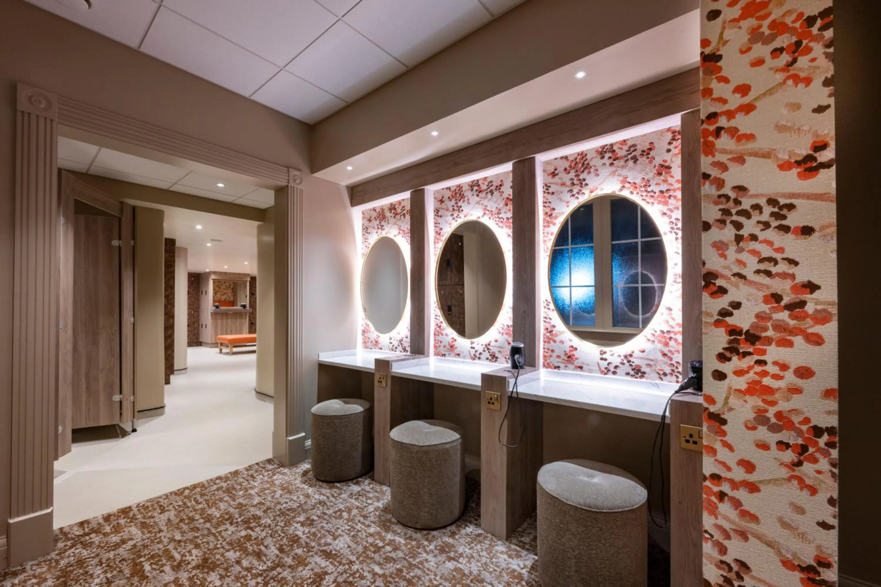 Swimming pool in Park Farm Hotel