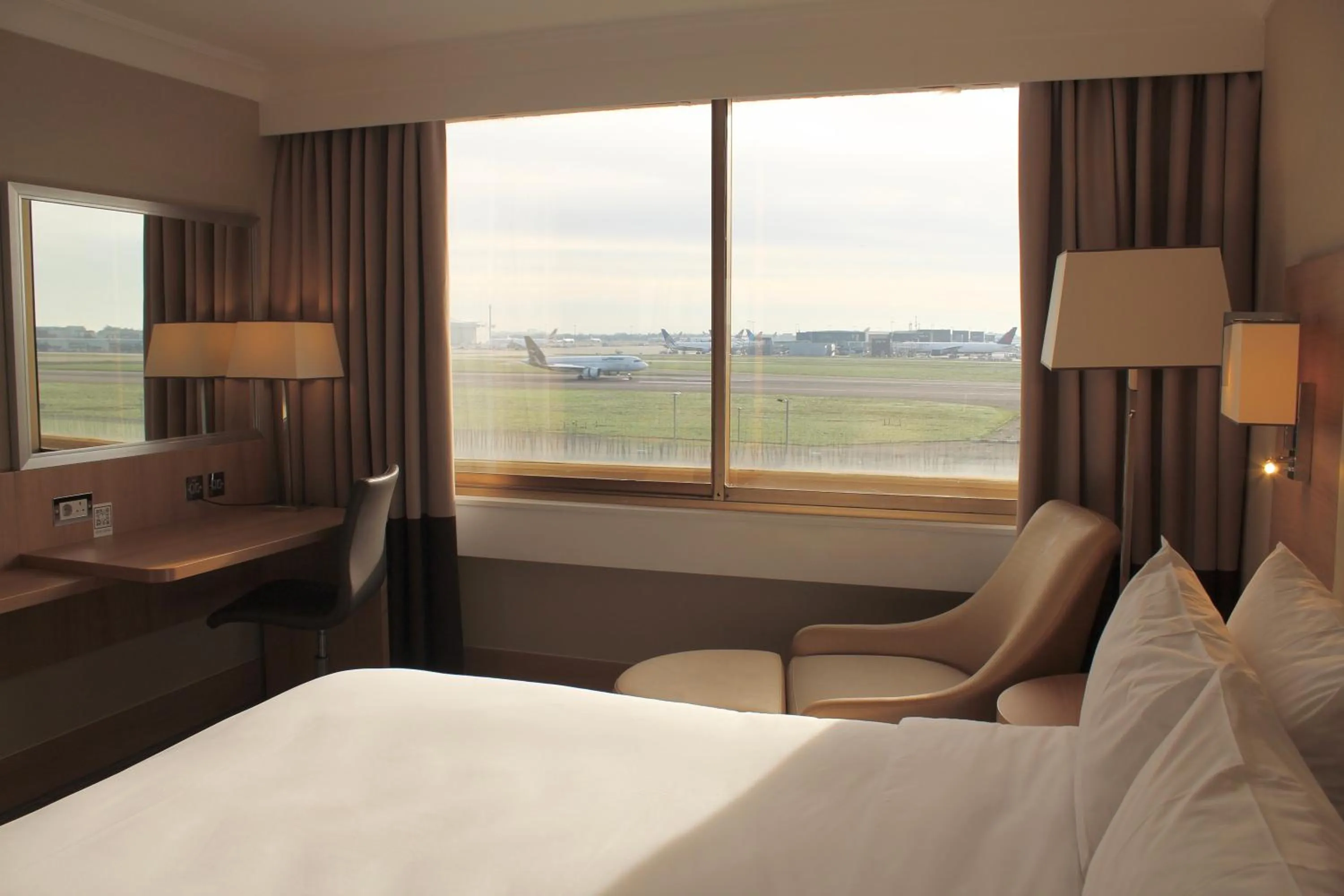 View (from property/room), Bed in Renaissance London Heathrow Hotel