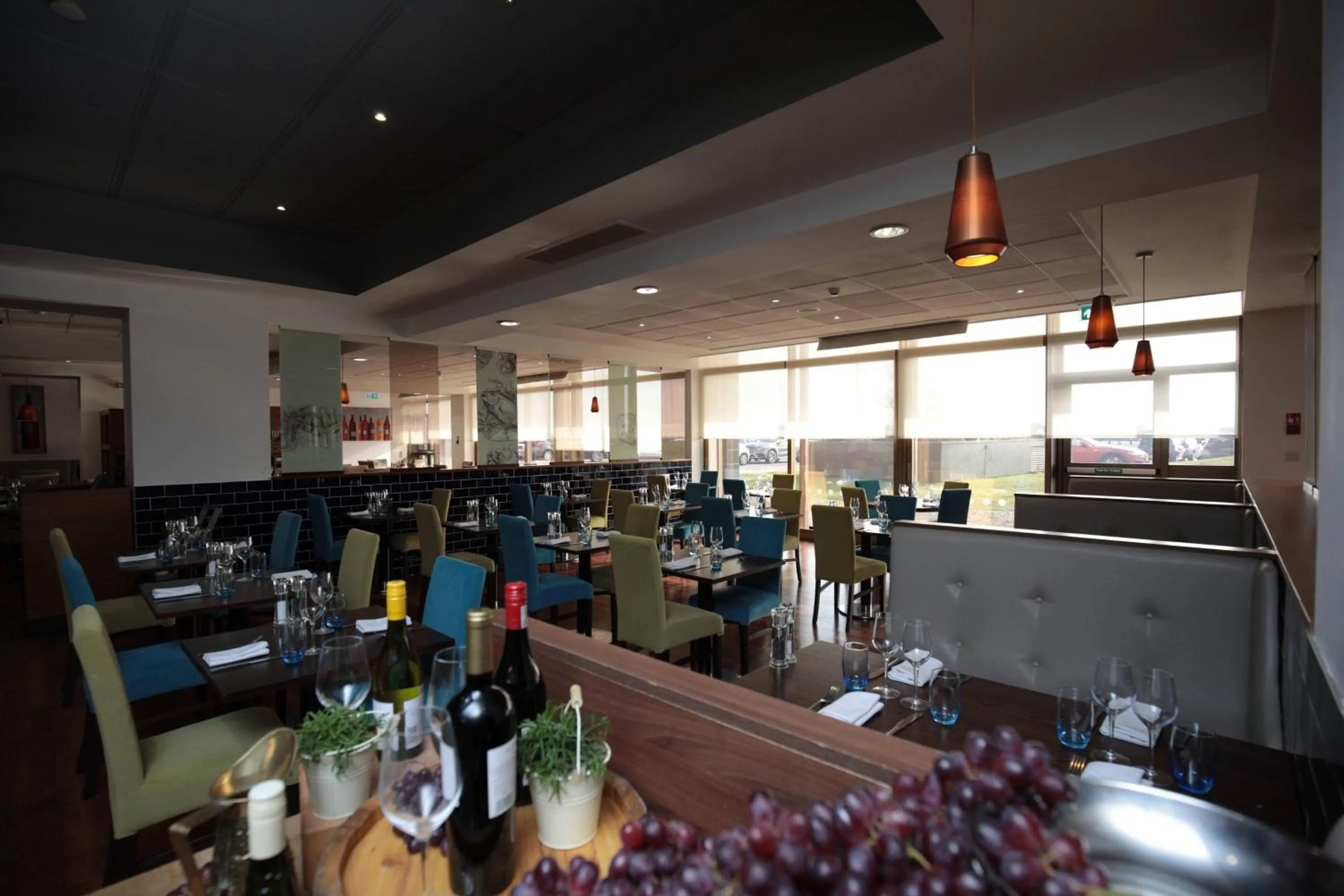 Restaurant/places to eat in Renaissance London Heathrow Hotel