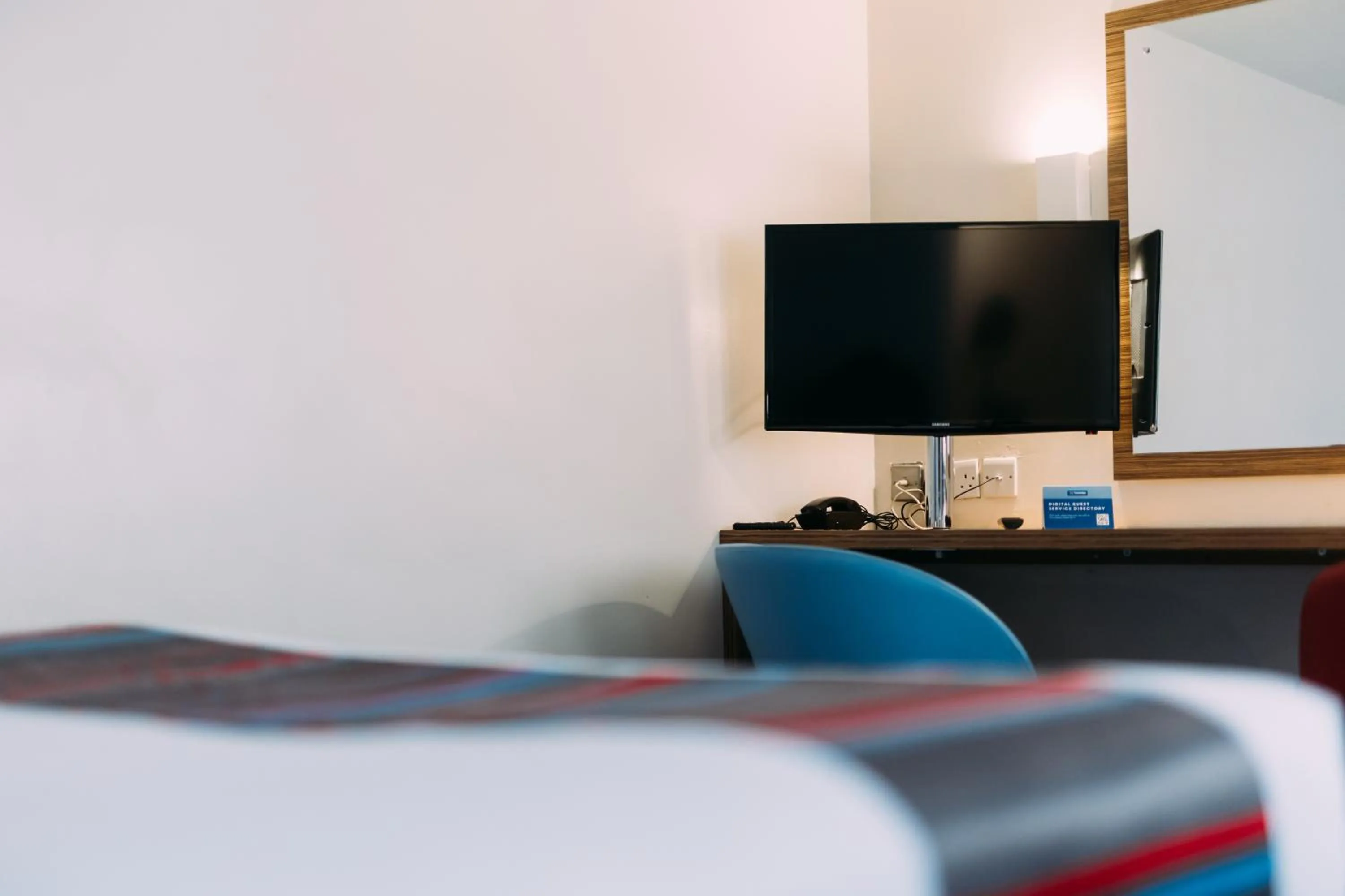 Bedroom, Bed in Travelodge Belfast