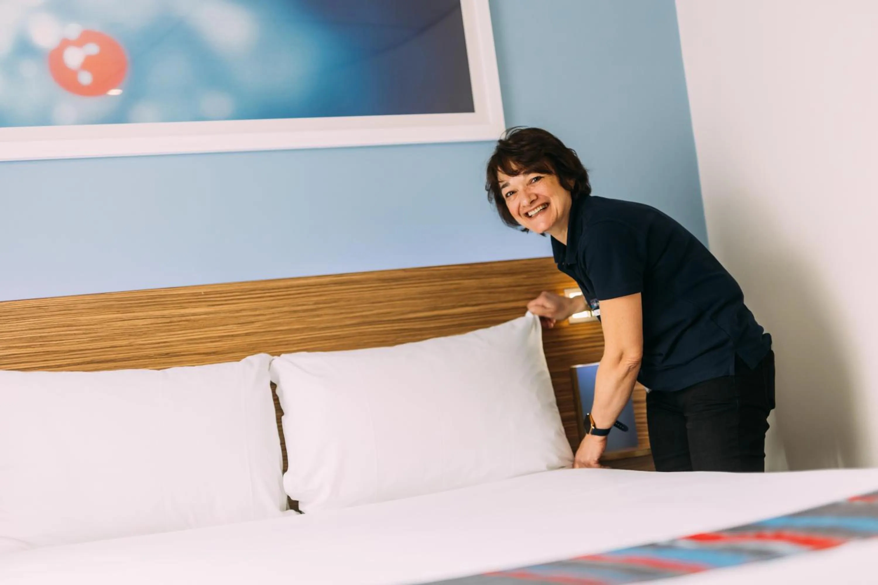 Staff, Bed in Travelodge Belfast