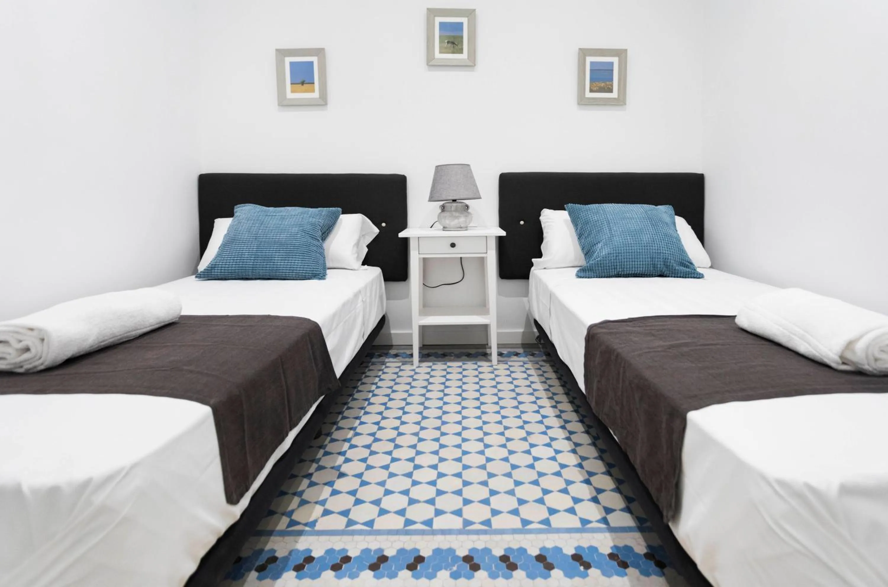 Bedroom, Bed in Total Valencia Vintage