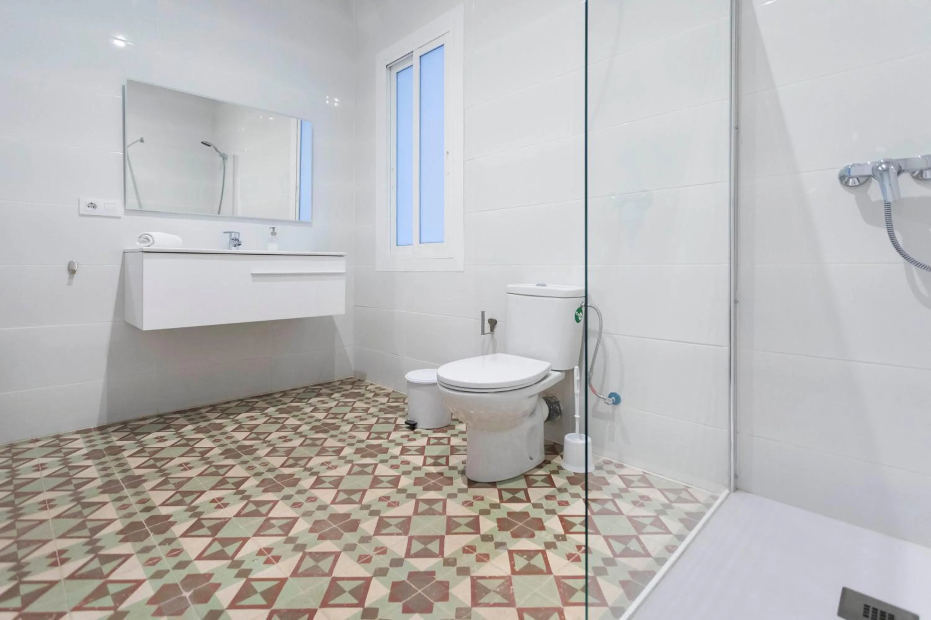 Shower in Total Valencia Vintage