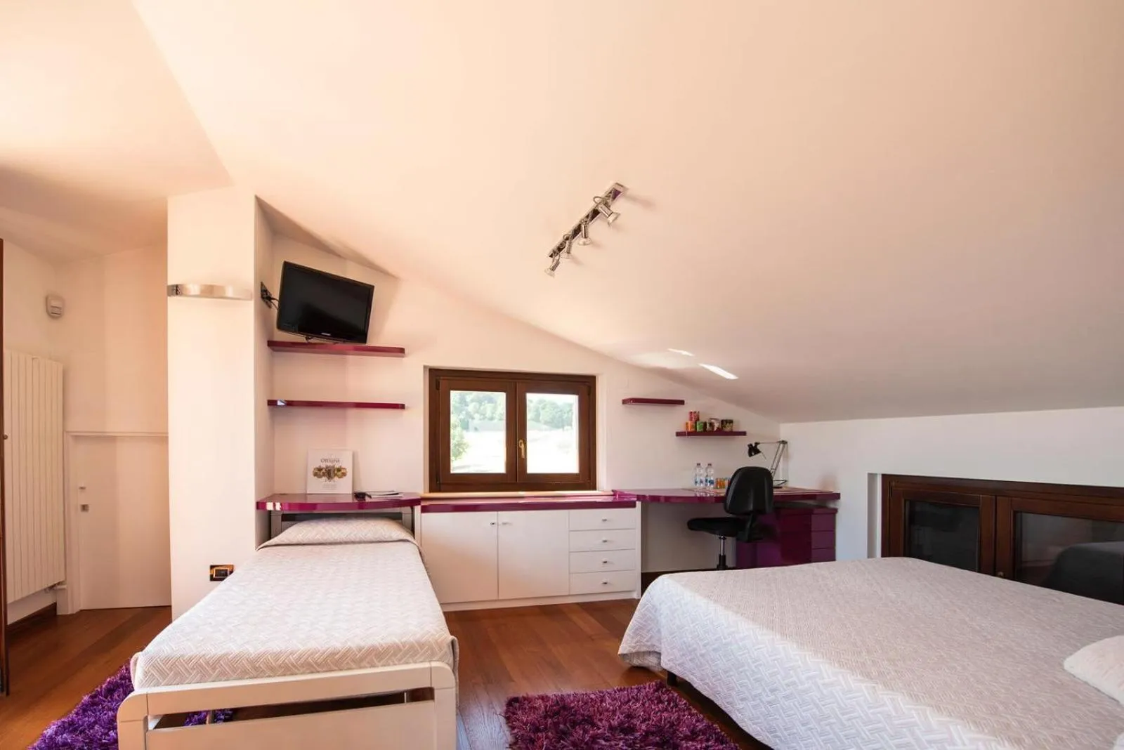 Triple Room with Terrace in B&B Madonna Carradori