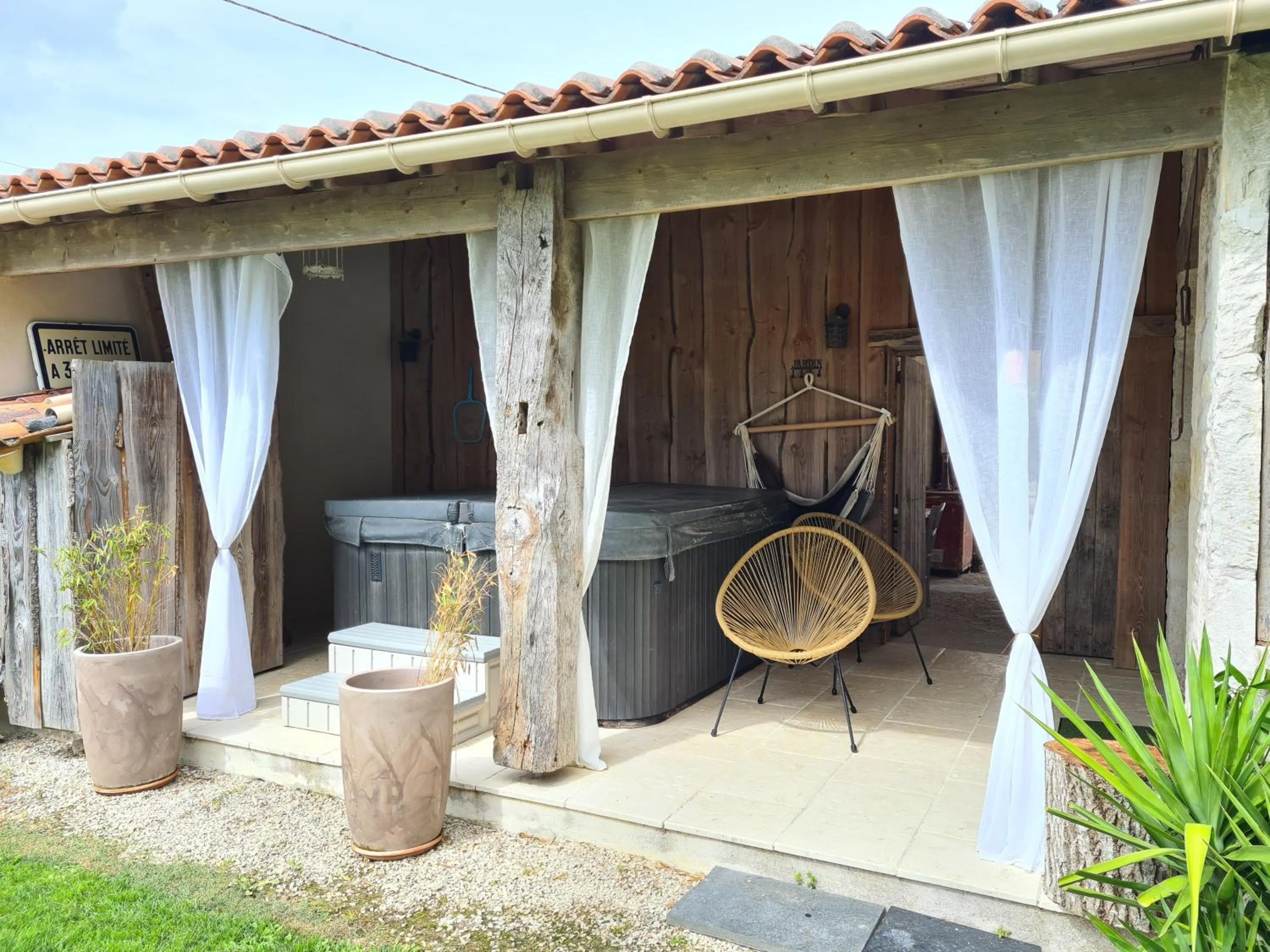 Patio in Le p'tit nid de Gabriel