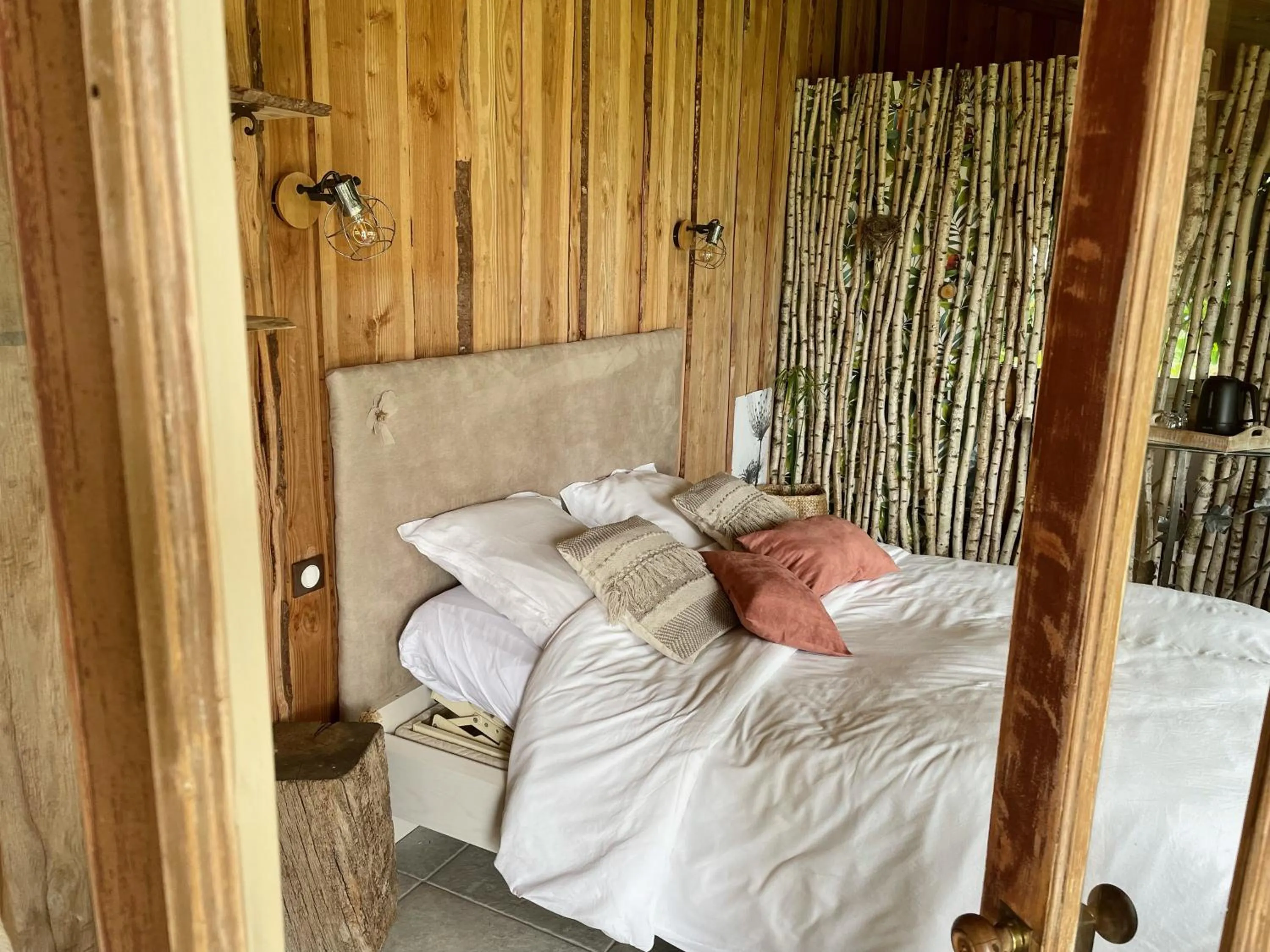 Photo of the whole room, Bed in Le p'tit nid de Gabriel