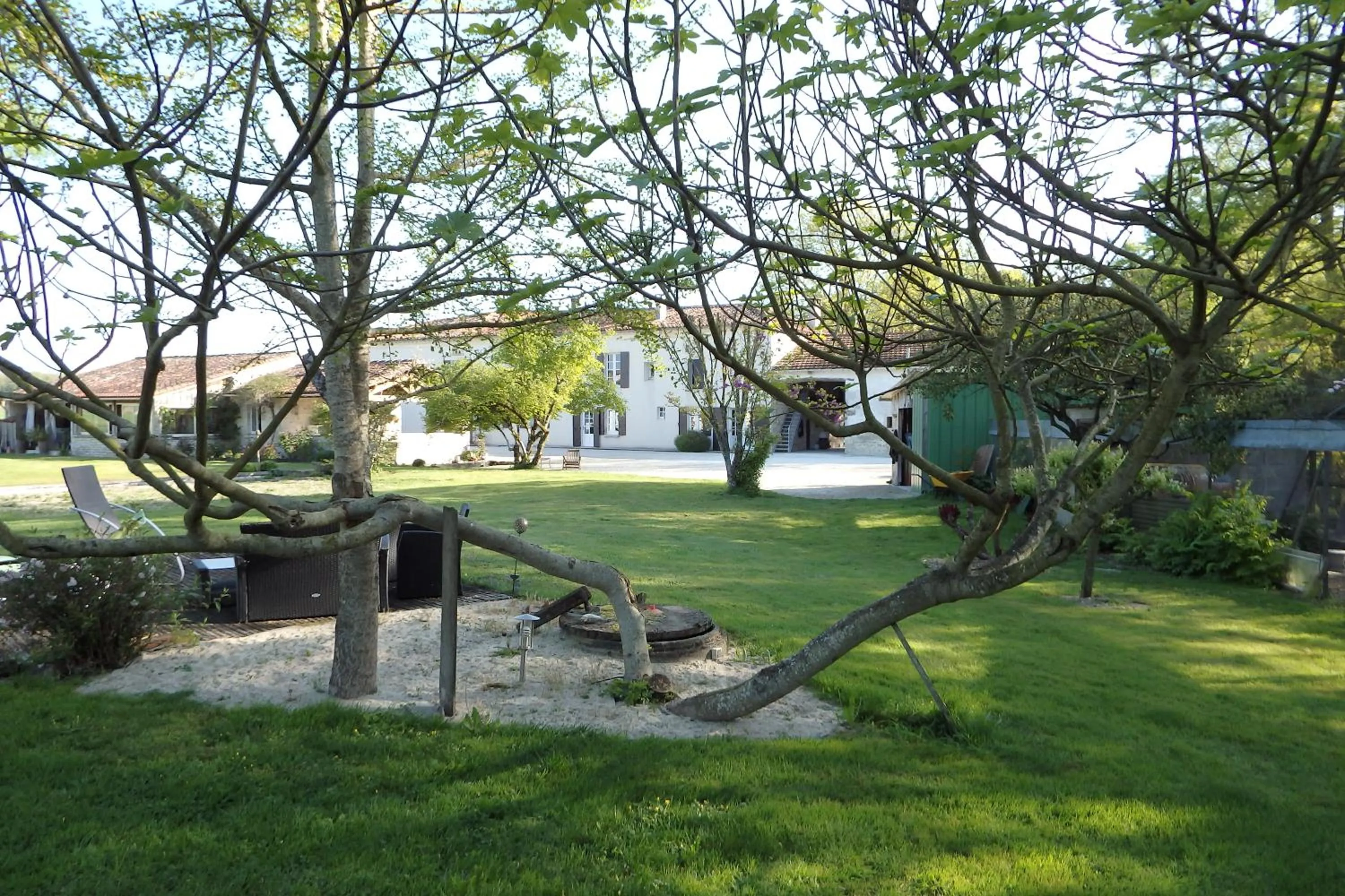 Garden view in Le p'tit nid de Gabriel