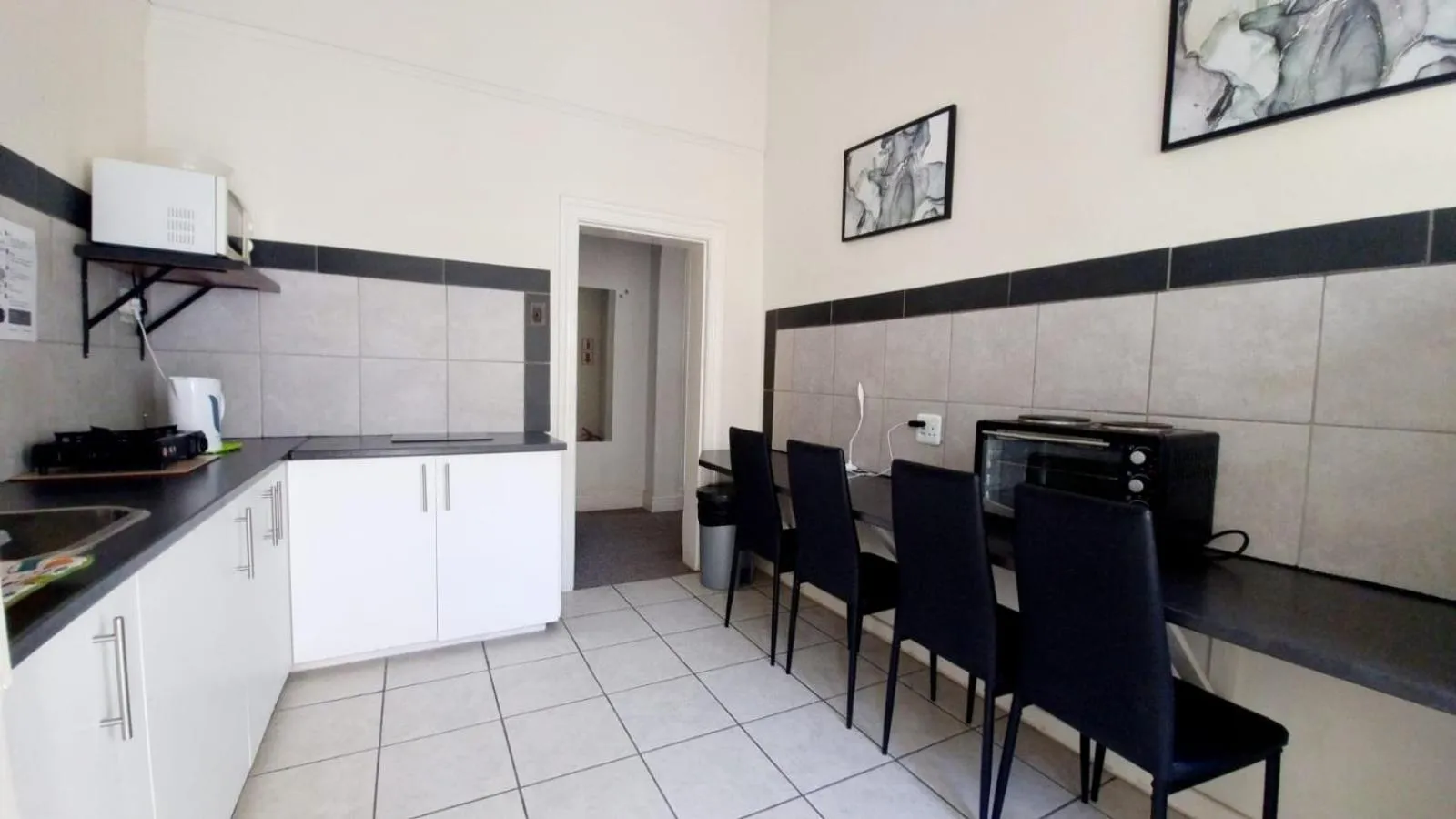 Kitchen or kitchenette in Country Village