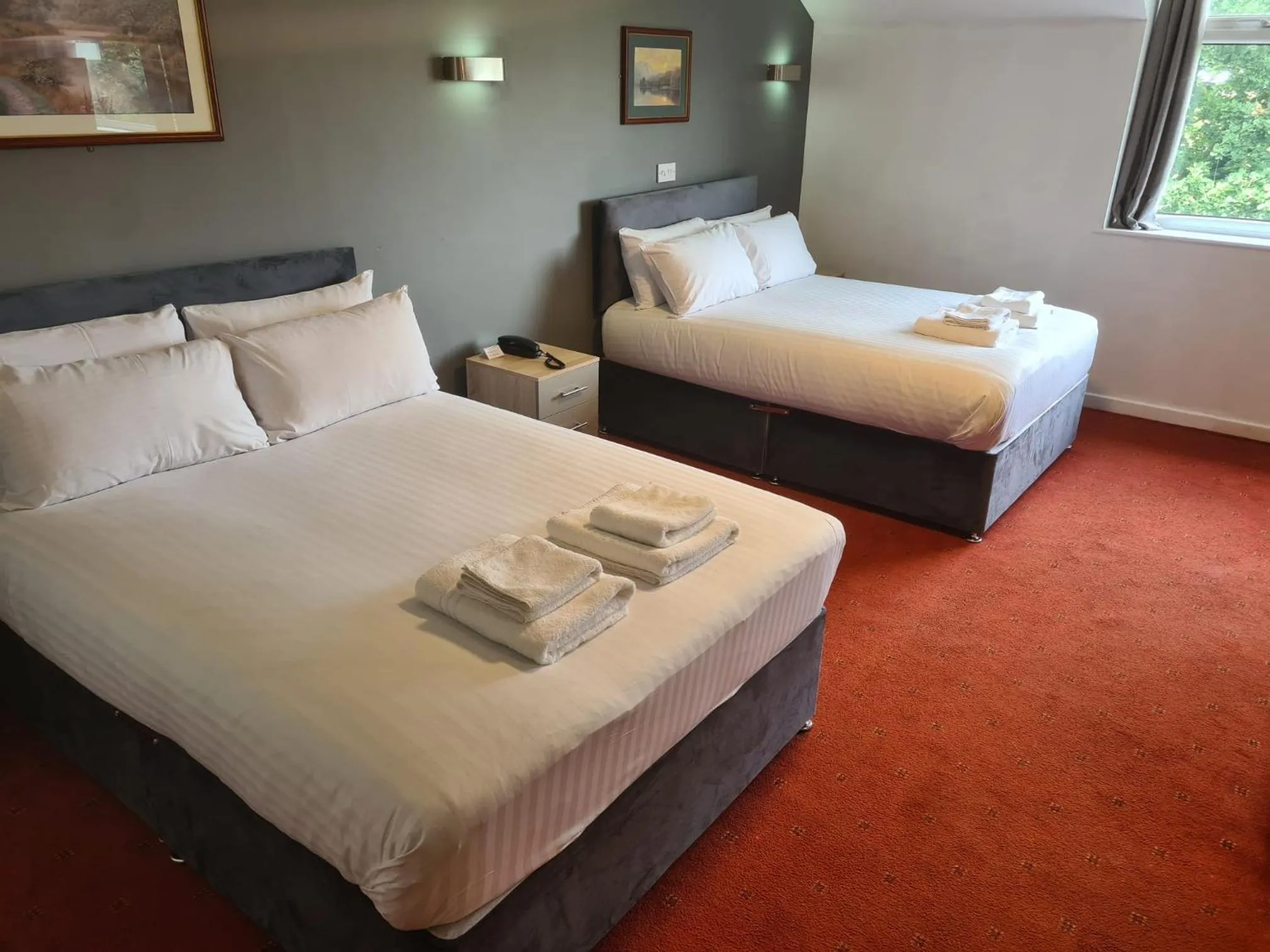 Bedroom, Bed in The Greyhound Hotel