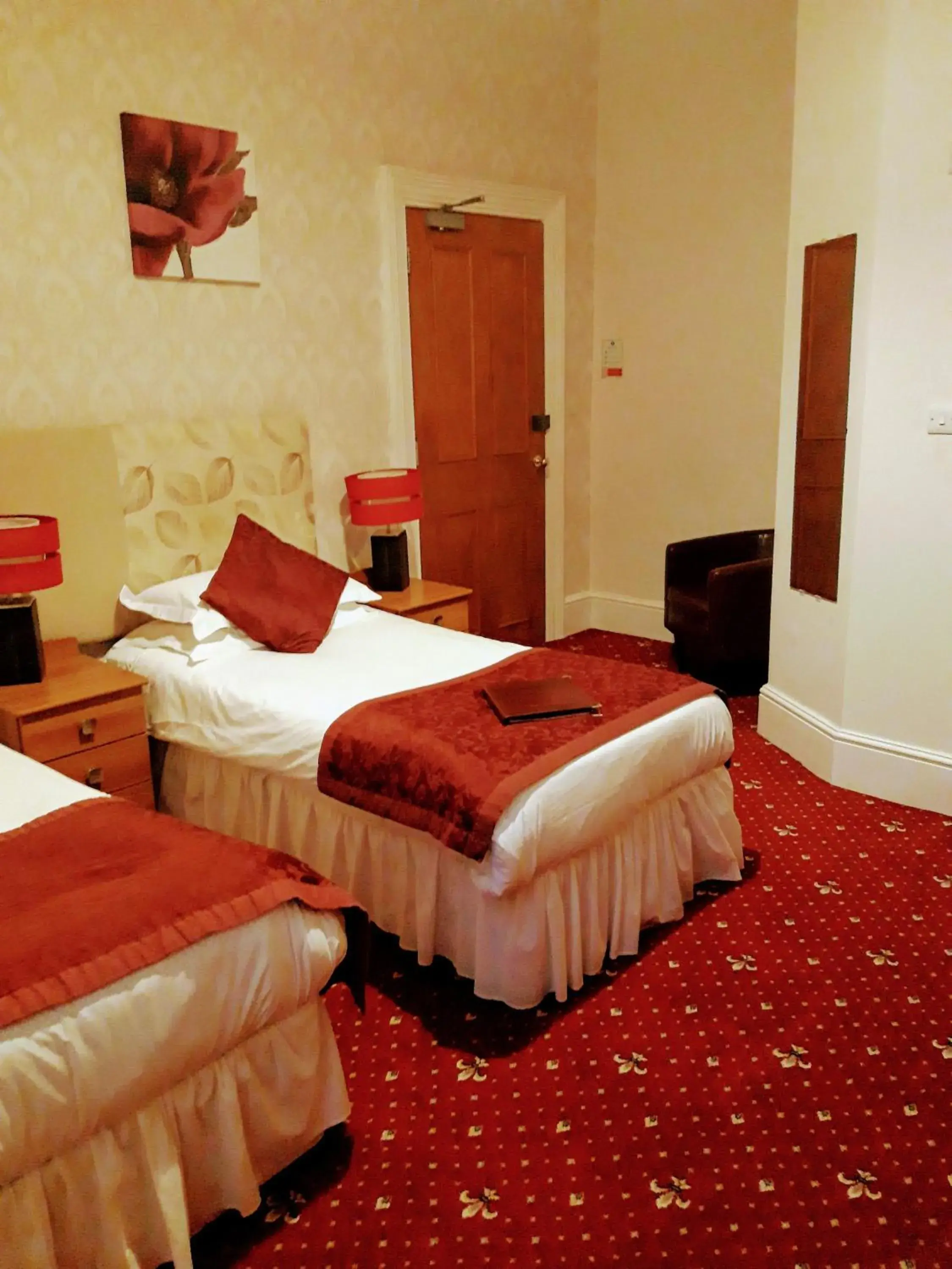 Twin Room with Private Bathroom in The Berkeley Guesthouse Twin Room with Private Bathroom in The Berkeley Guesthouse