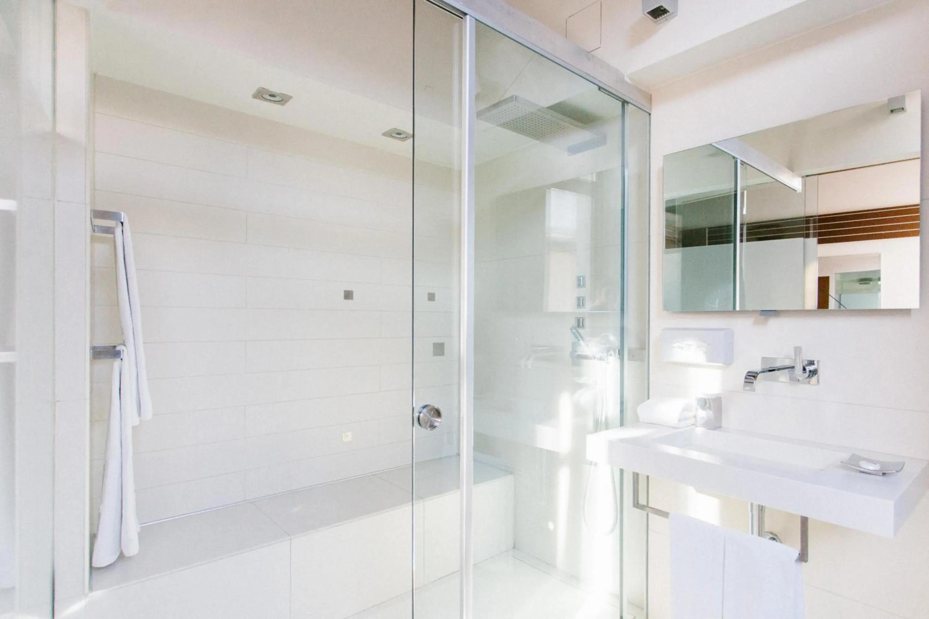 Shower in Hotel Museu Llegendes de Girona