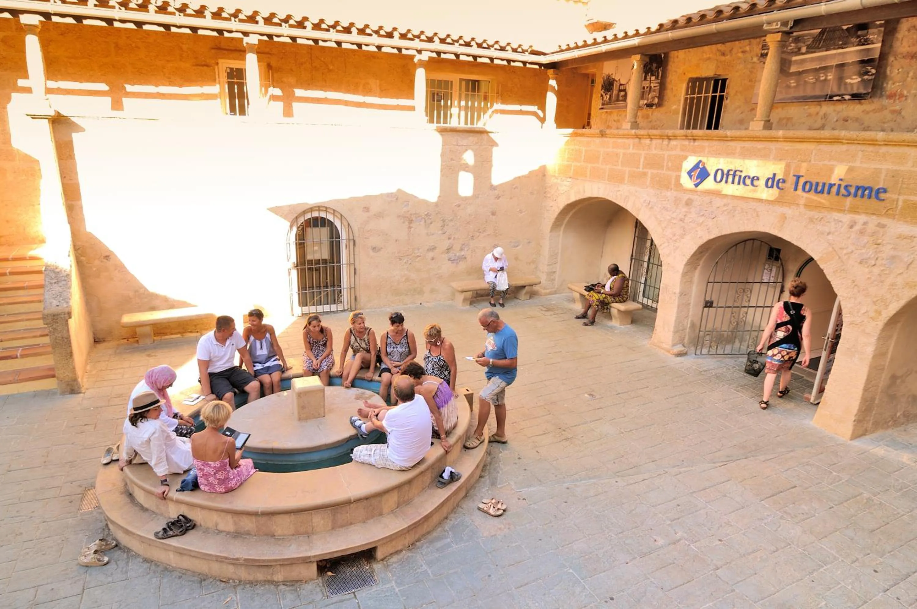 Off site in Logis Hôtel Les Pins - Opéralia