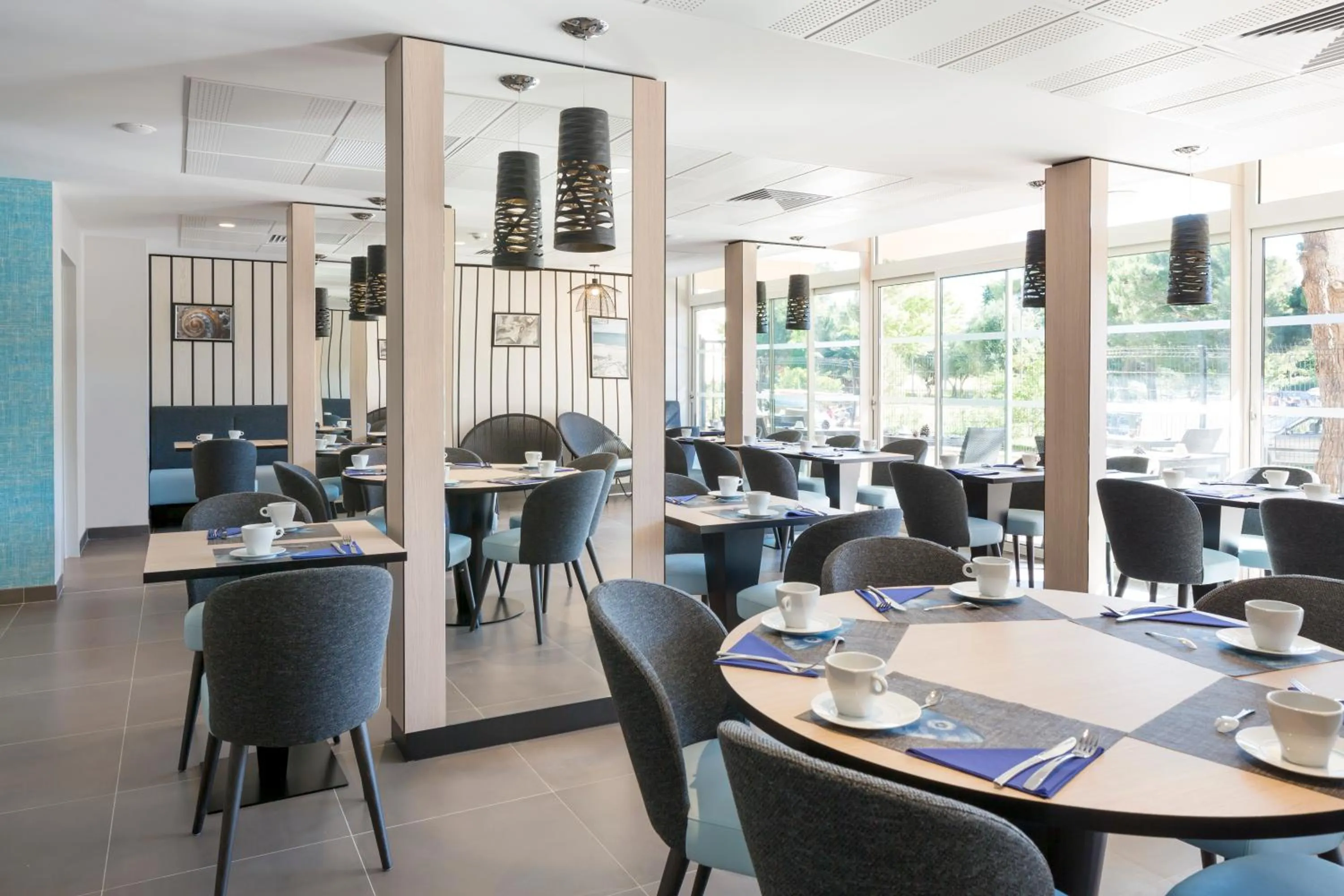 Breakfast in Logis Hôtel Les Pins - Opéralia