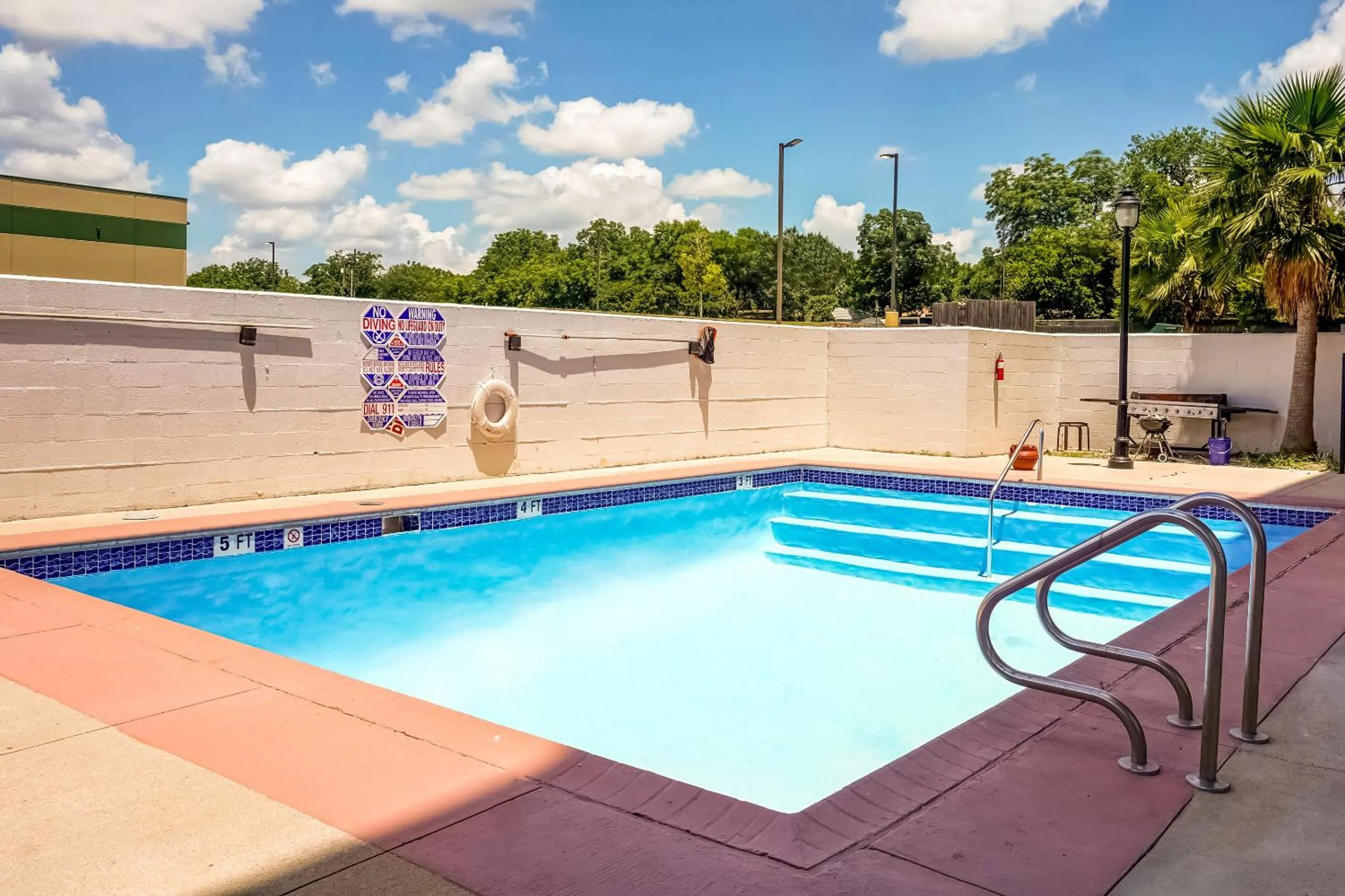 Swimming pool in OYO Hotel Killeen East Central