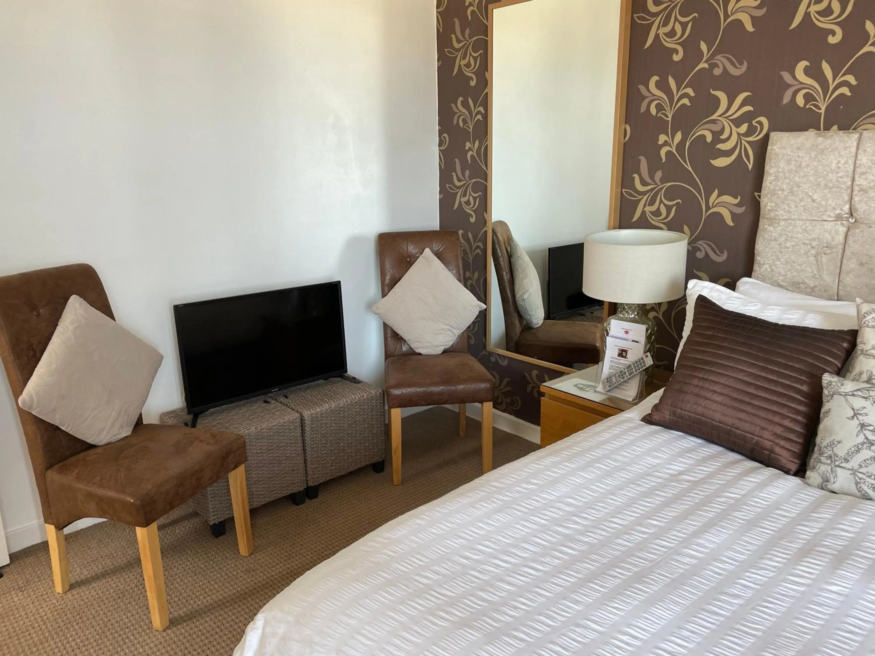 Bedroom, Bed in Beechwood Ensuite Guest House