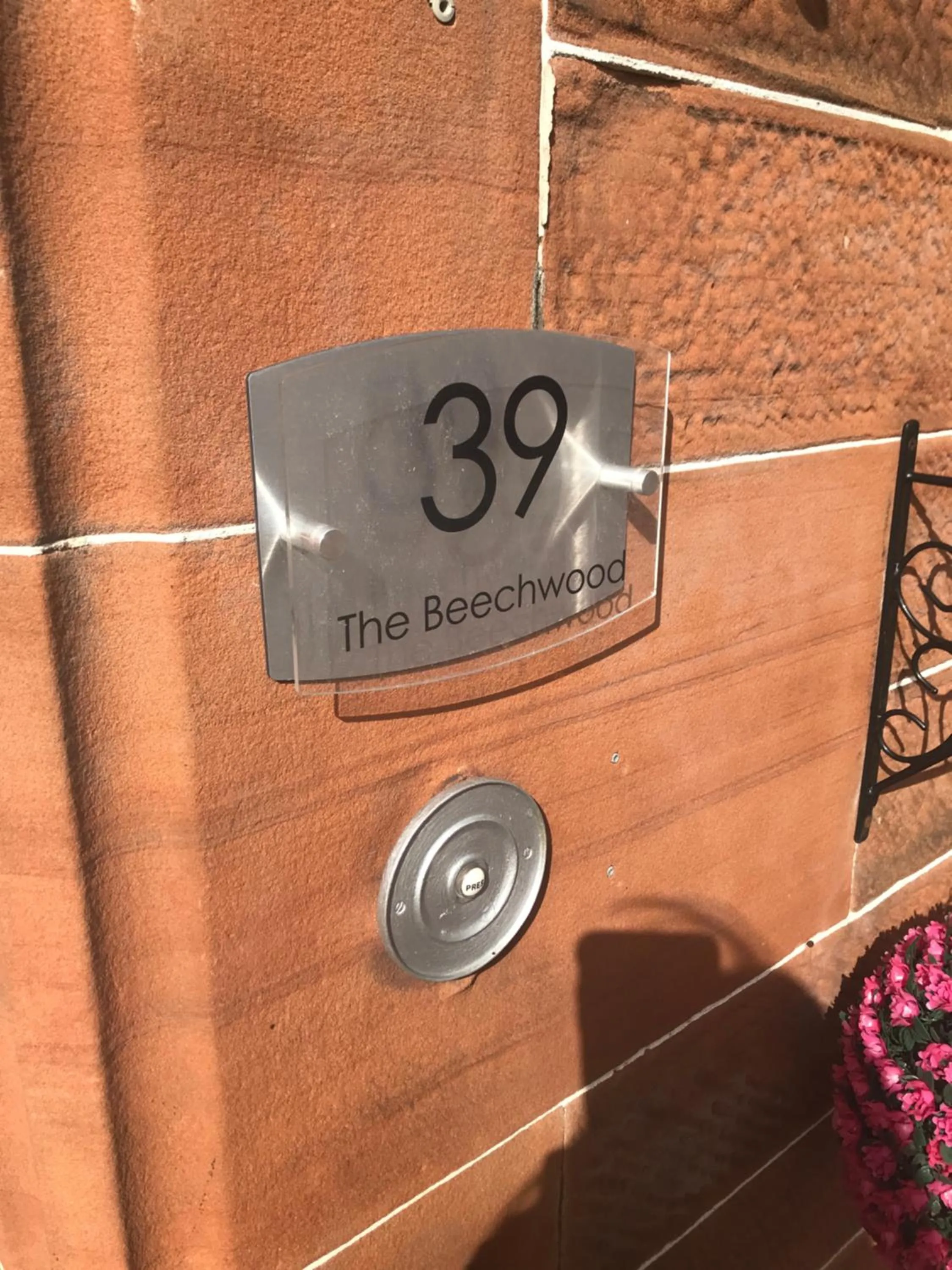 Facade/entrance in Beechwood Ensuite Guest House