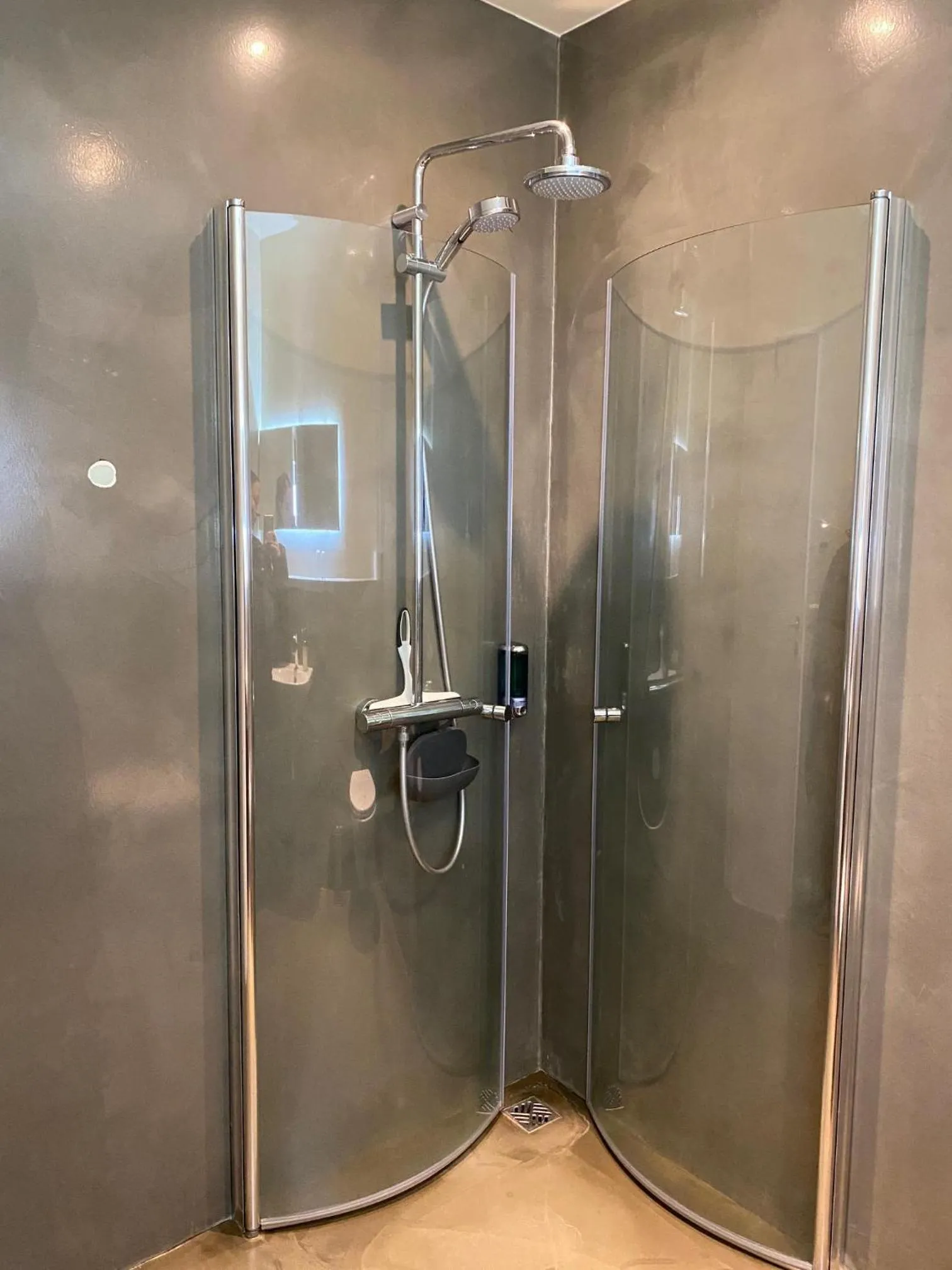 Shower in Fljótsbakki Hotel