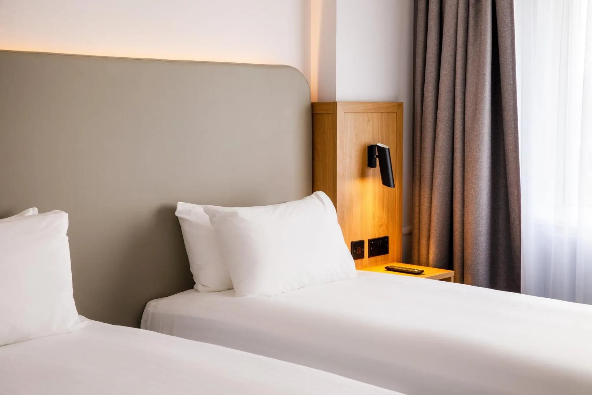 Photo of the whole room, Bed in Holiday Inn Basildon by IHG