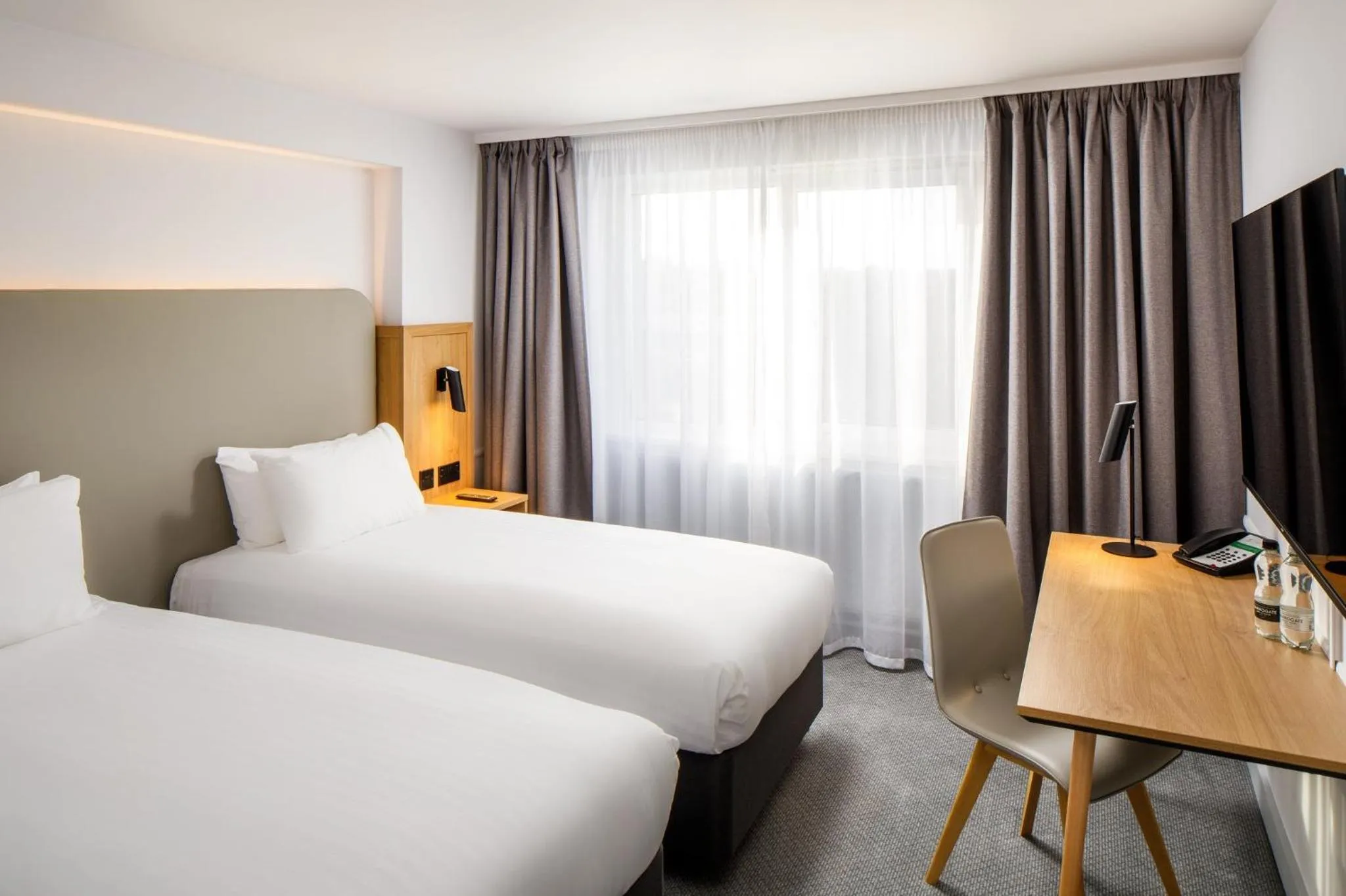 Photo of the whole room, Bed in Holiday Inn Basildon by IHG