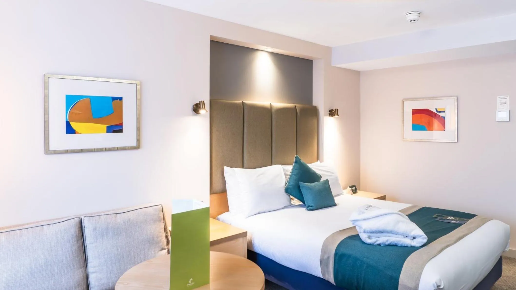 Photo of the whole room, Bed in Holiday Inn Maidstone-Sevenoaks by IHG