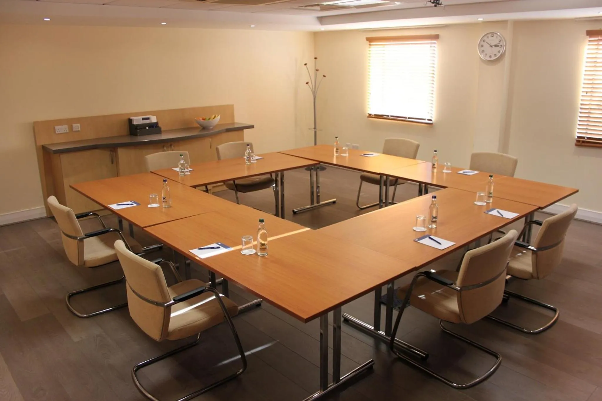 Meeting/conference room in Holiday Inn Express Cardiff Airport