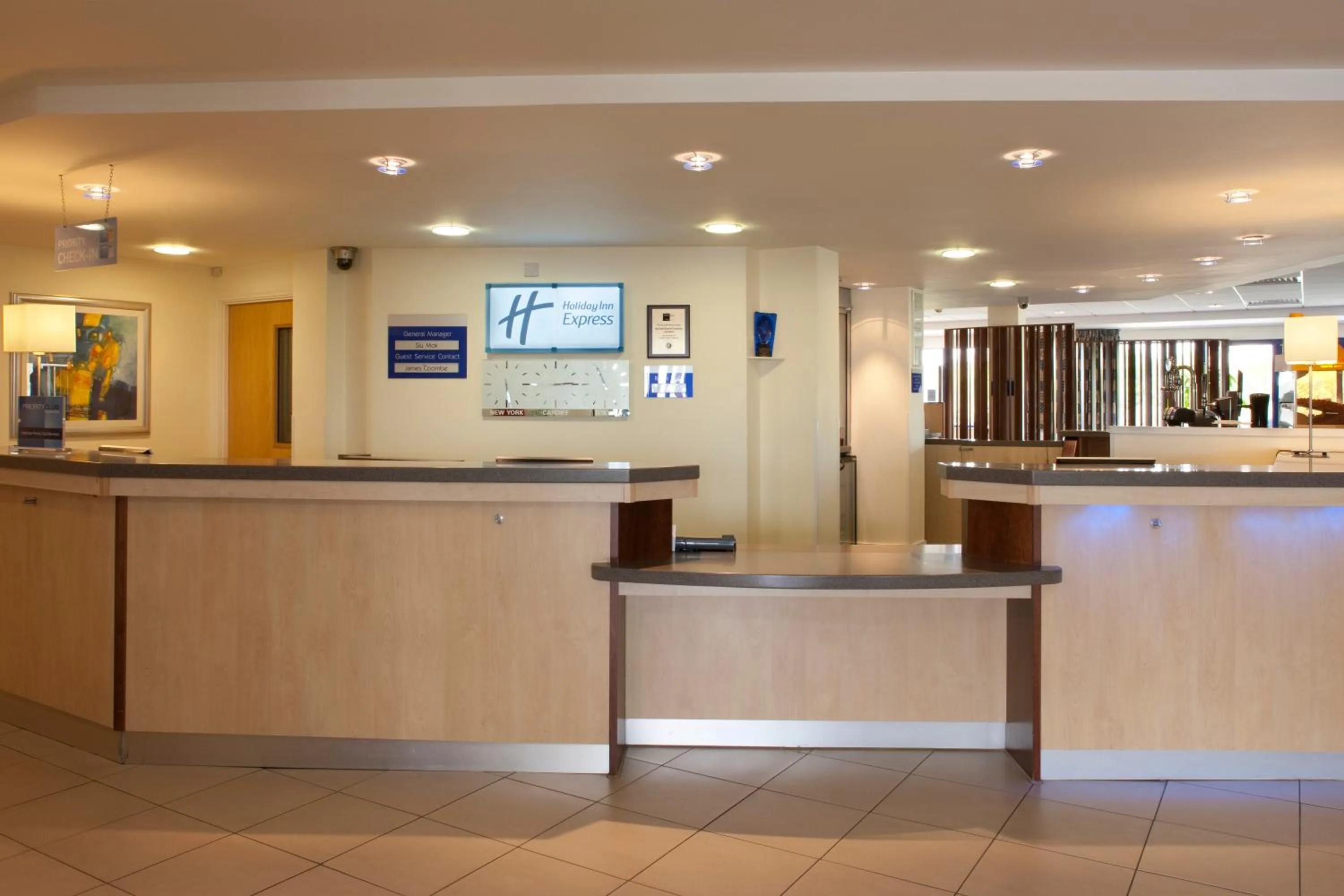 Property building, Lobby/Reception in Holiday Inn Express Cardiff Airport